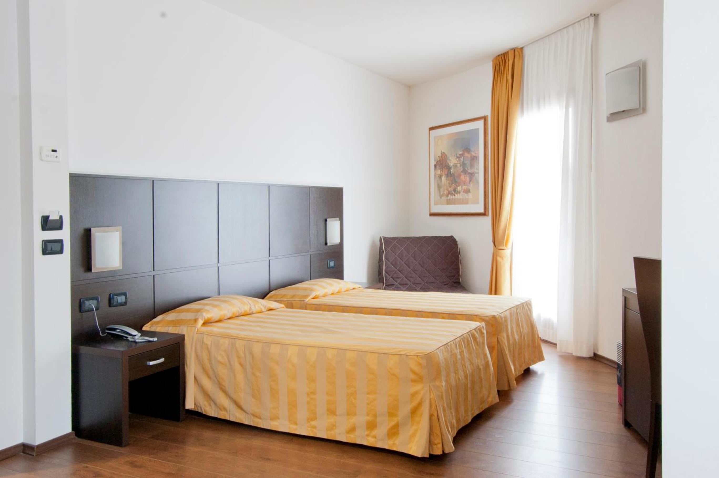 Double or Twin Room - Photo 3