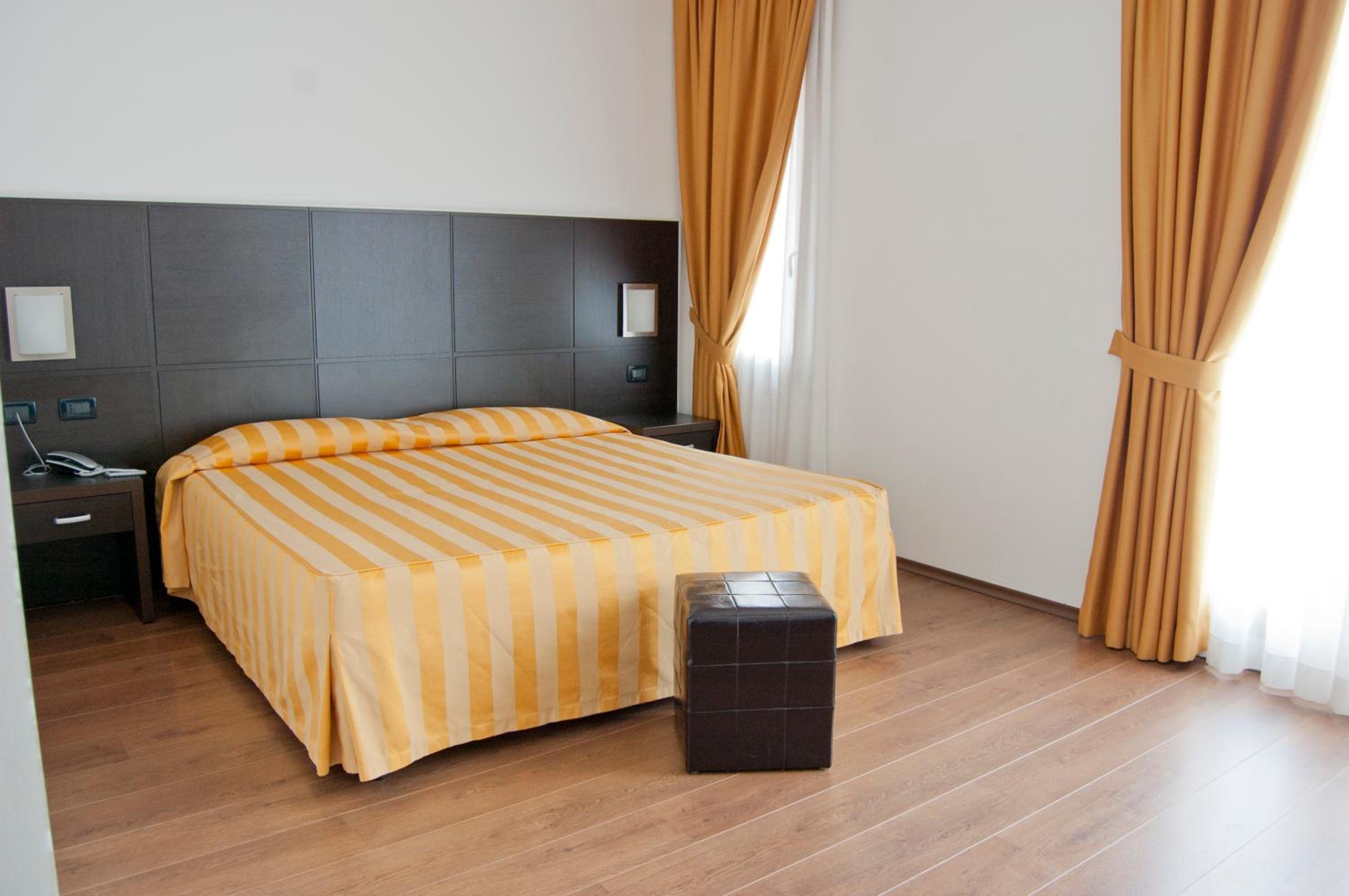 Double or Twin Room - Photo 10