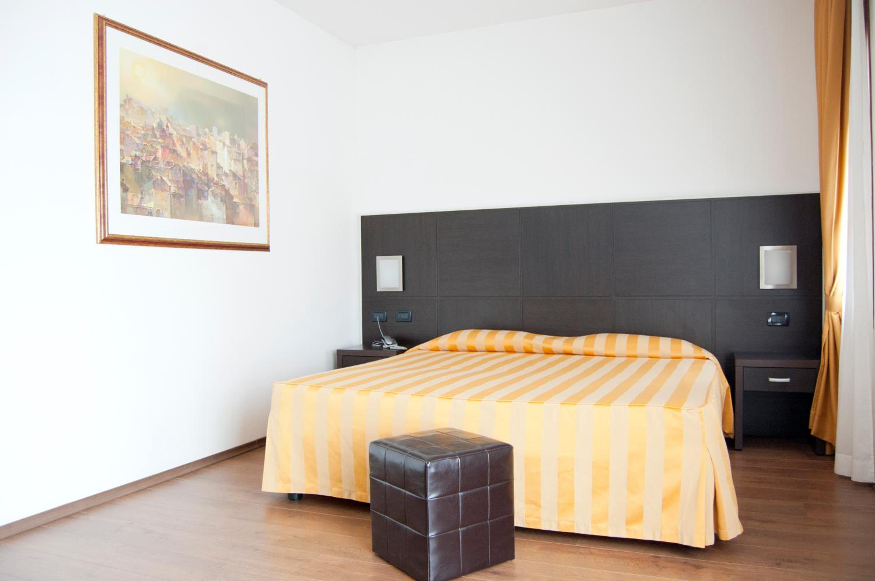 Double or Twin Room - Photo 9