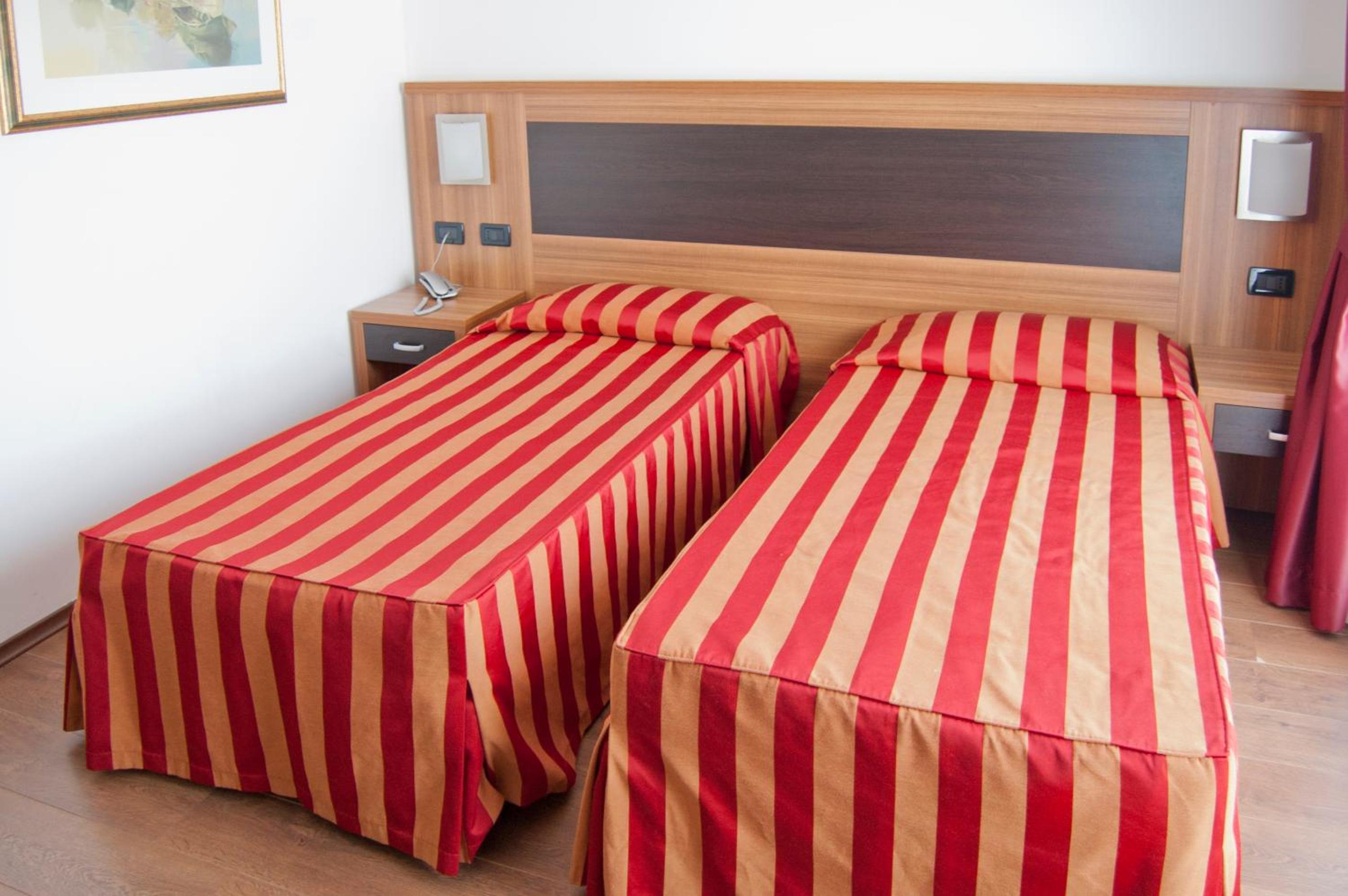 Double or Twin Room - Photo 11