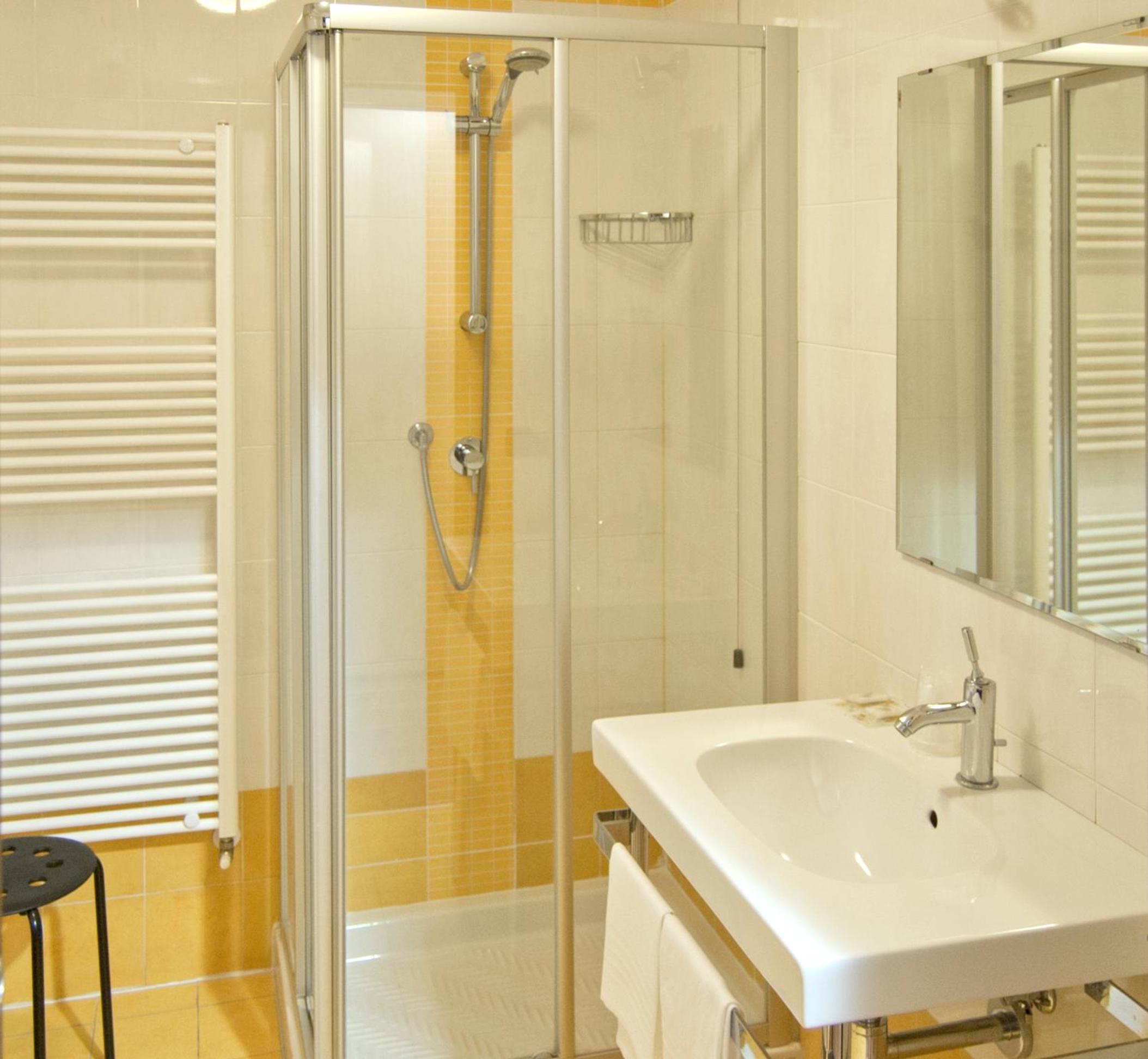 Double or Twin Room - Photo 12