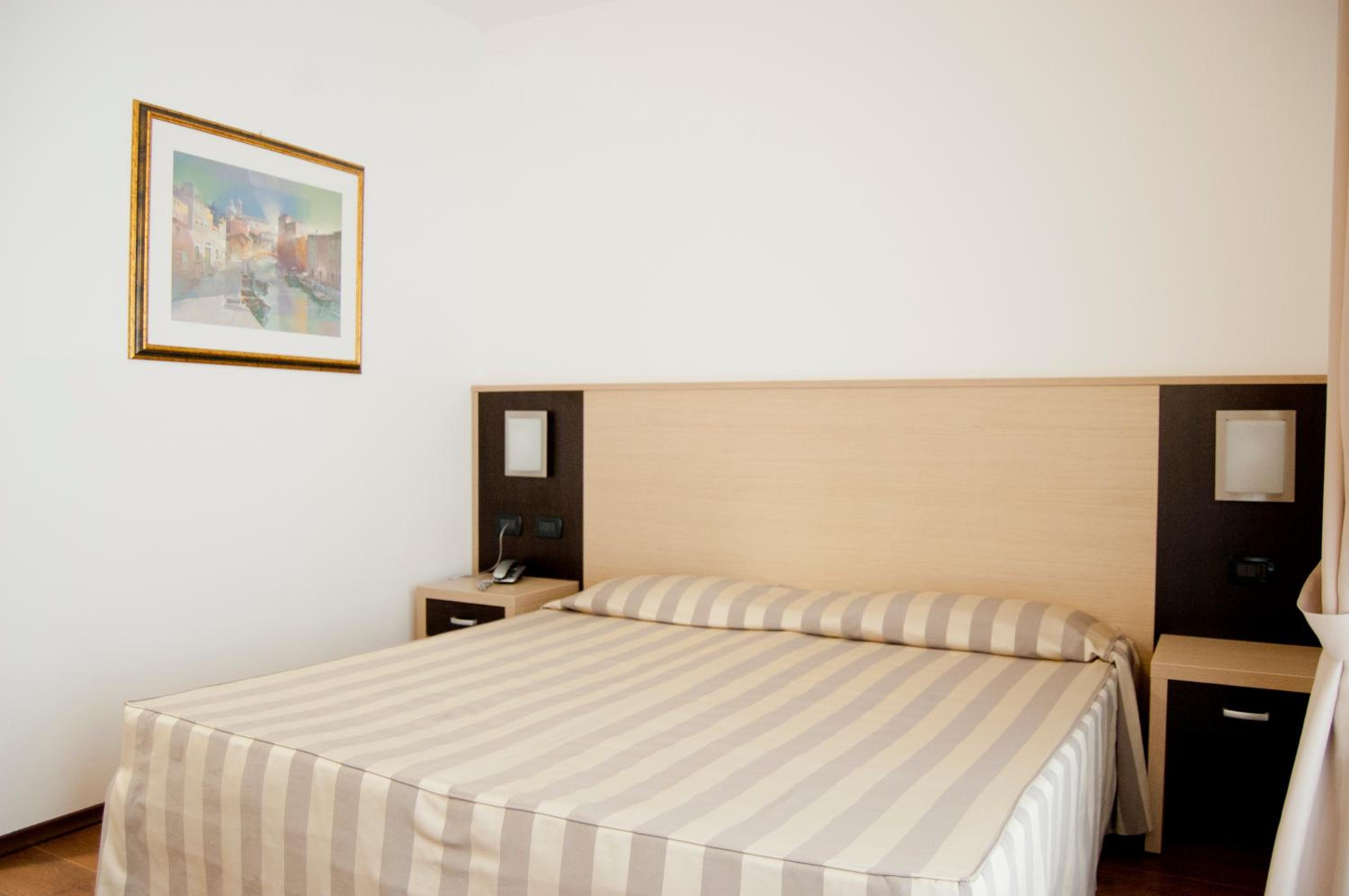 Double or Twin Room - Photo 13