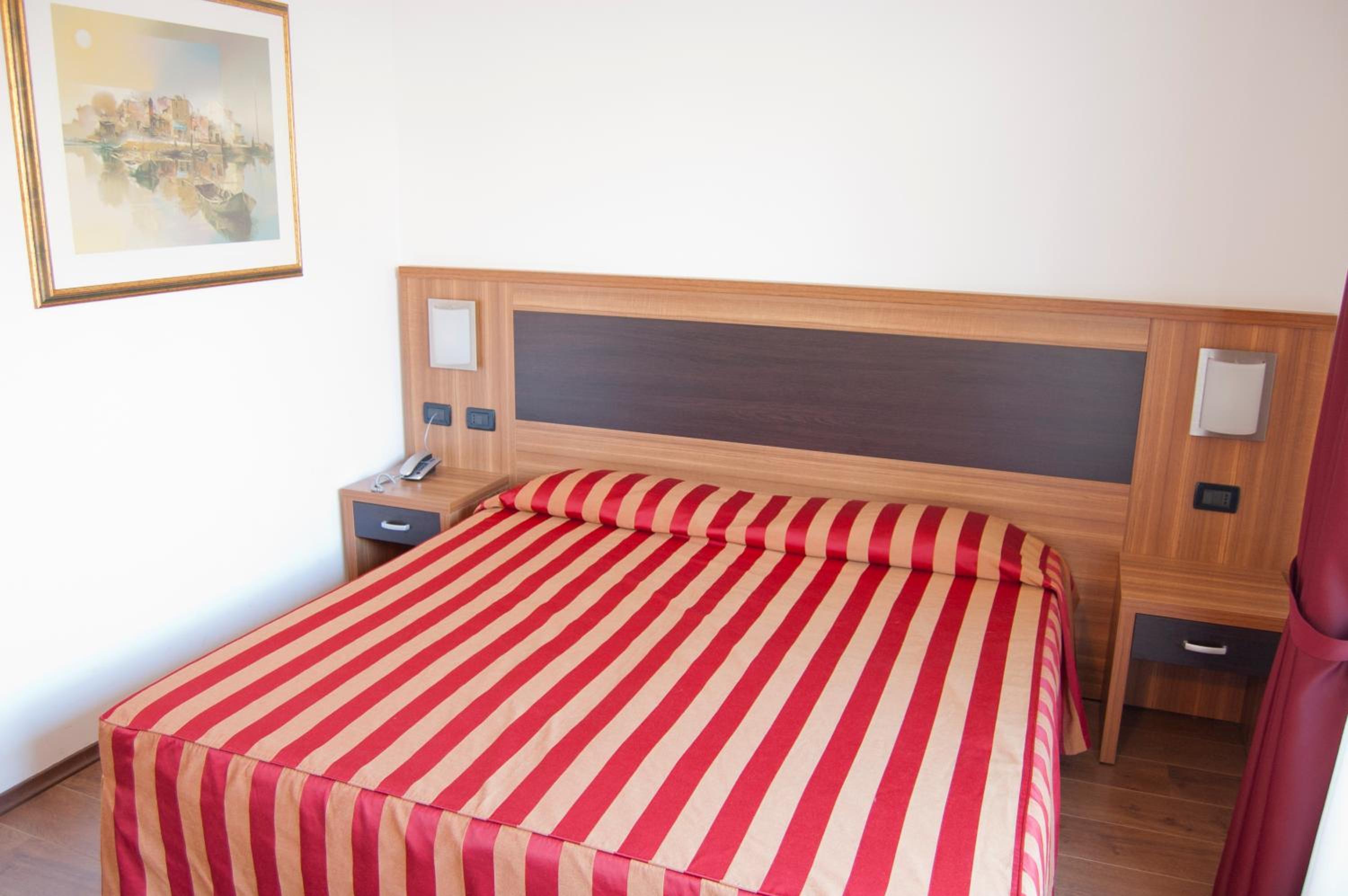 Double or Twin Room - Photo 15