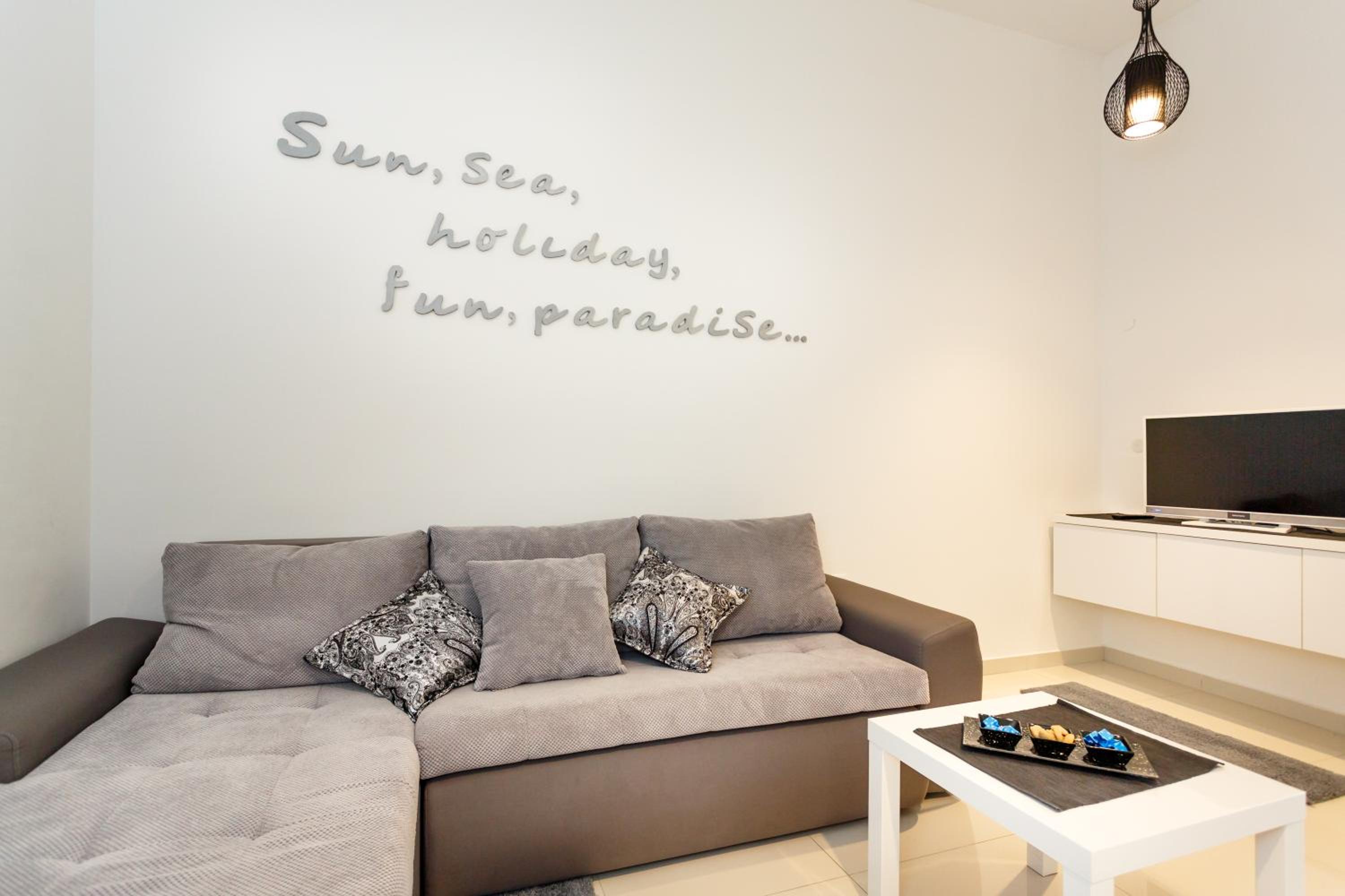 One-Bedroom Apartment with Balcony - Photo 6