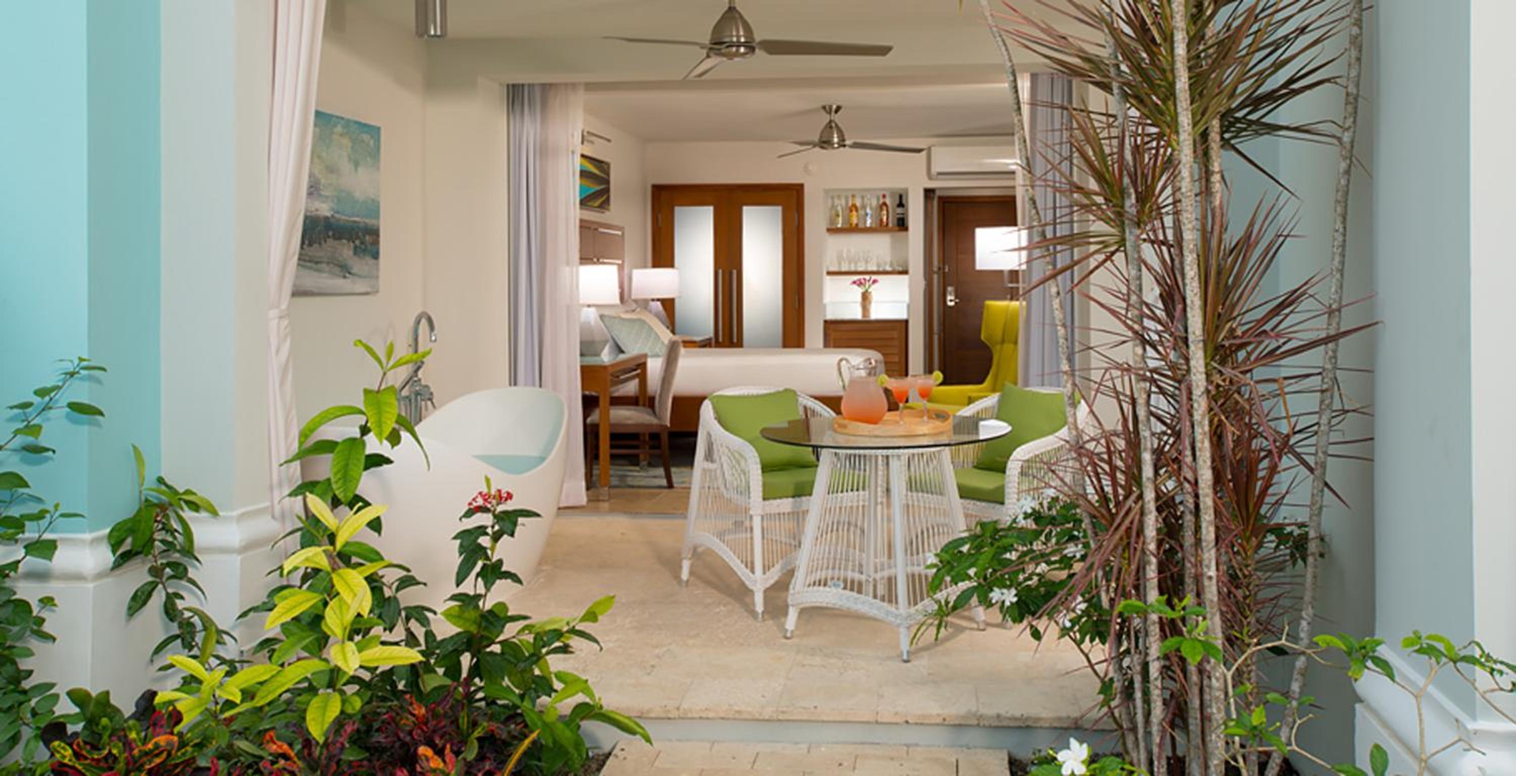 Beachfront Honeymoon Walkout Club Elite Junior Suite W/ Patio Tranquility Soaking Tub photo 2