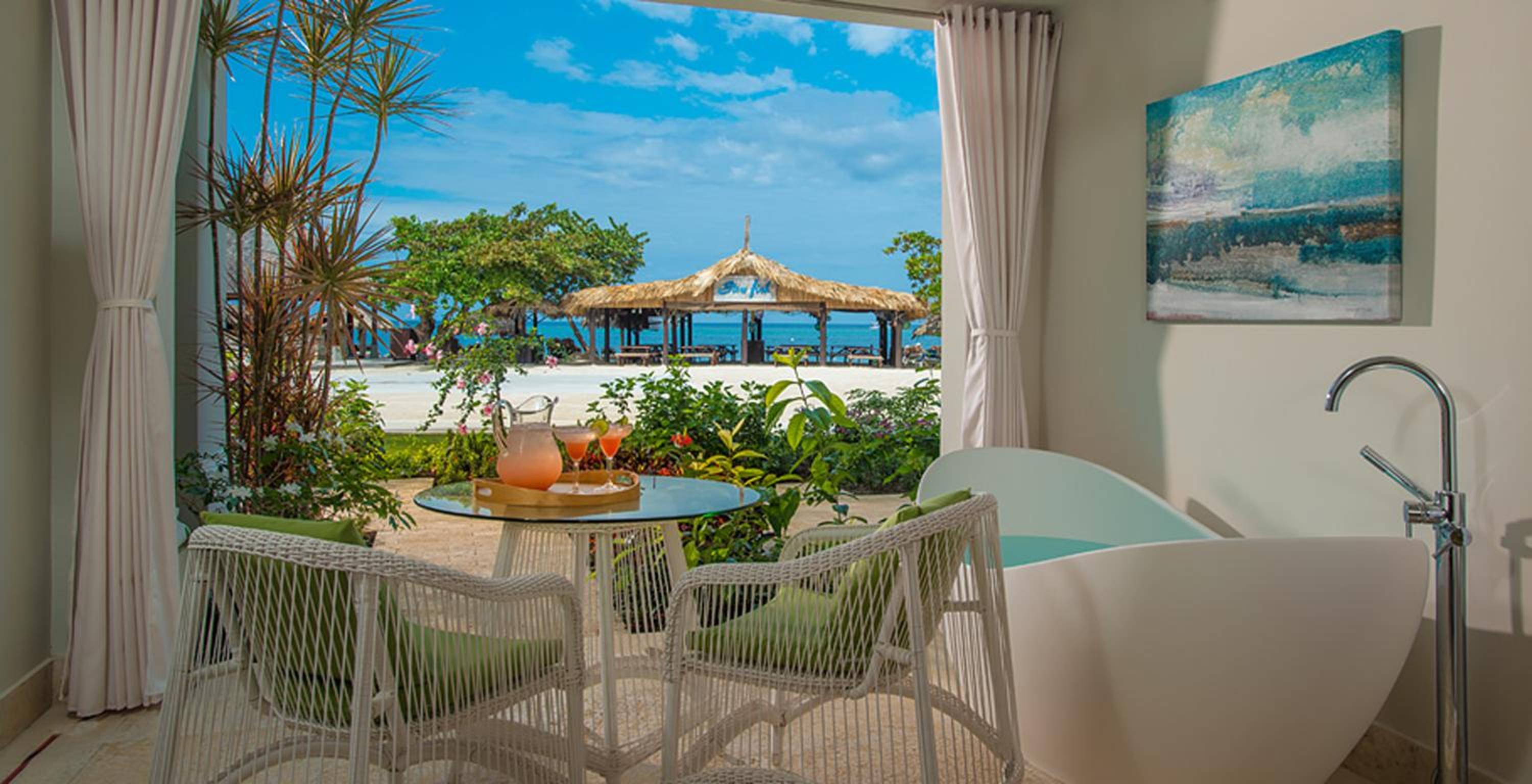 Beachfront Honeymoon Walkout Club Elite Junior Suite W/ Patio Tranquility Soaking Tub photo 3