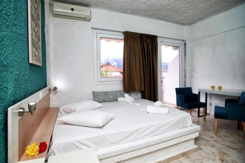 Studio with Mountain View (1 Adult) photo 1