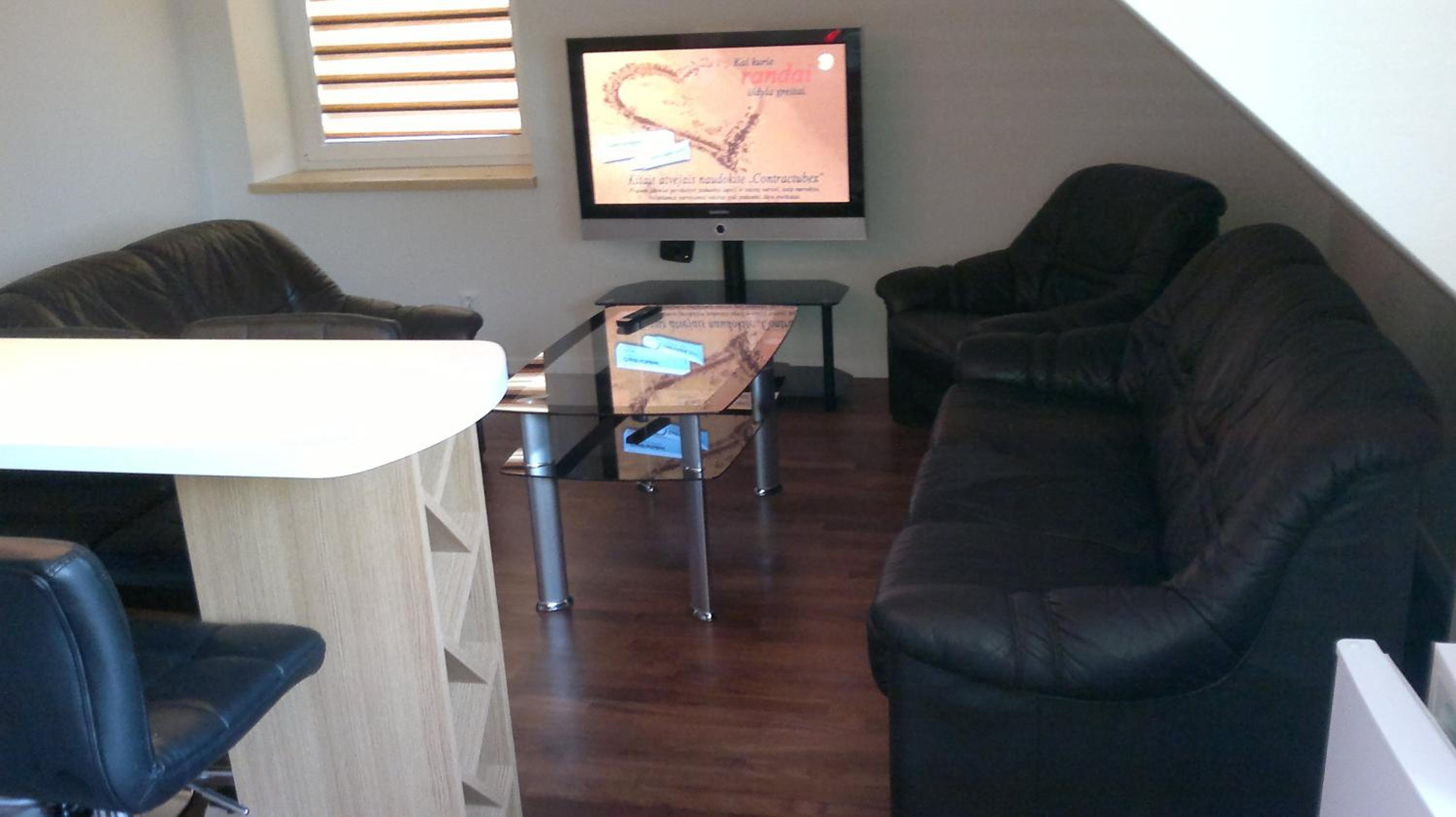 One-Bedroom Apartment - Photo 3
