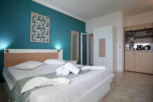 Studio with Sea View (2 Adults) photo 3