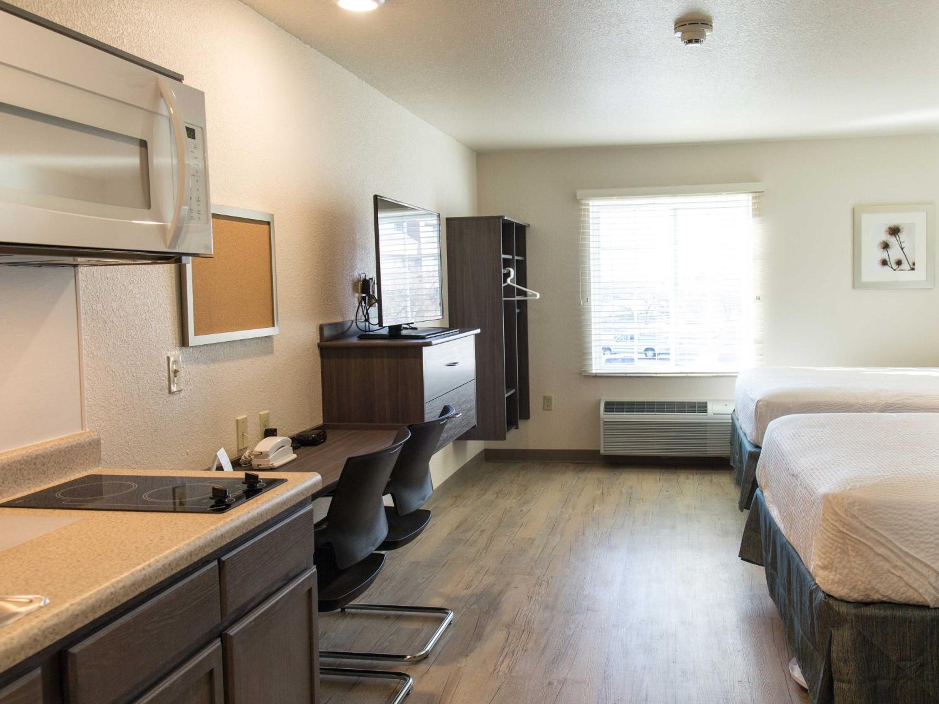 Queen Room  with Roll-In Shower - Disability Access/Non-Smoking photo 1