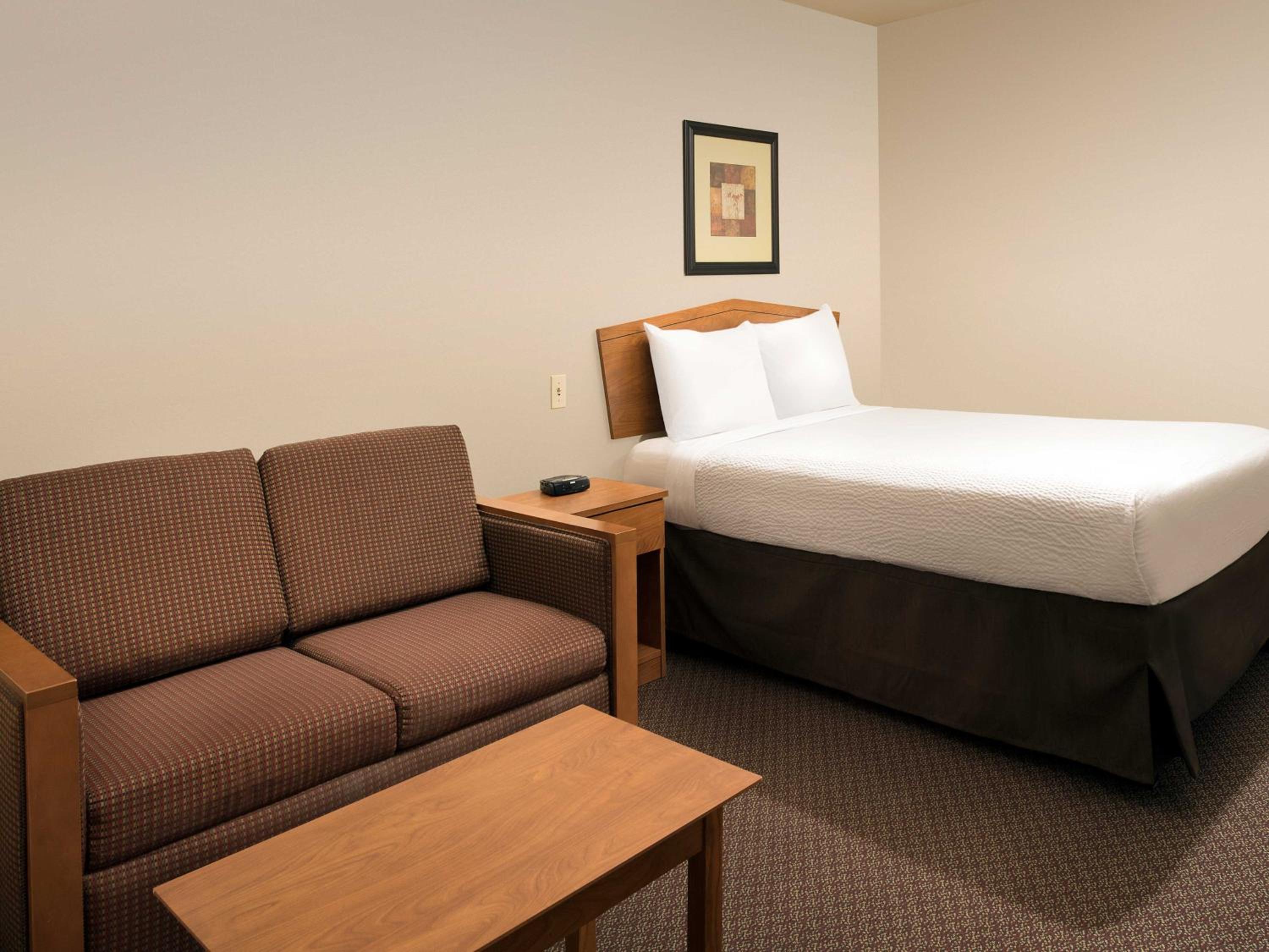 Standard Double Room with Sofa Bed - Accessible/Non-Smoking photo 1