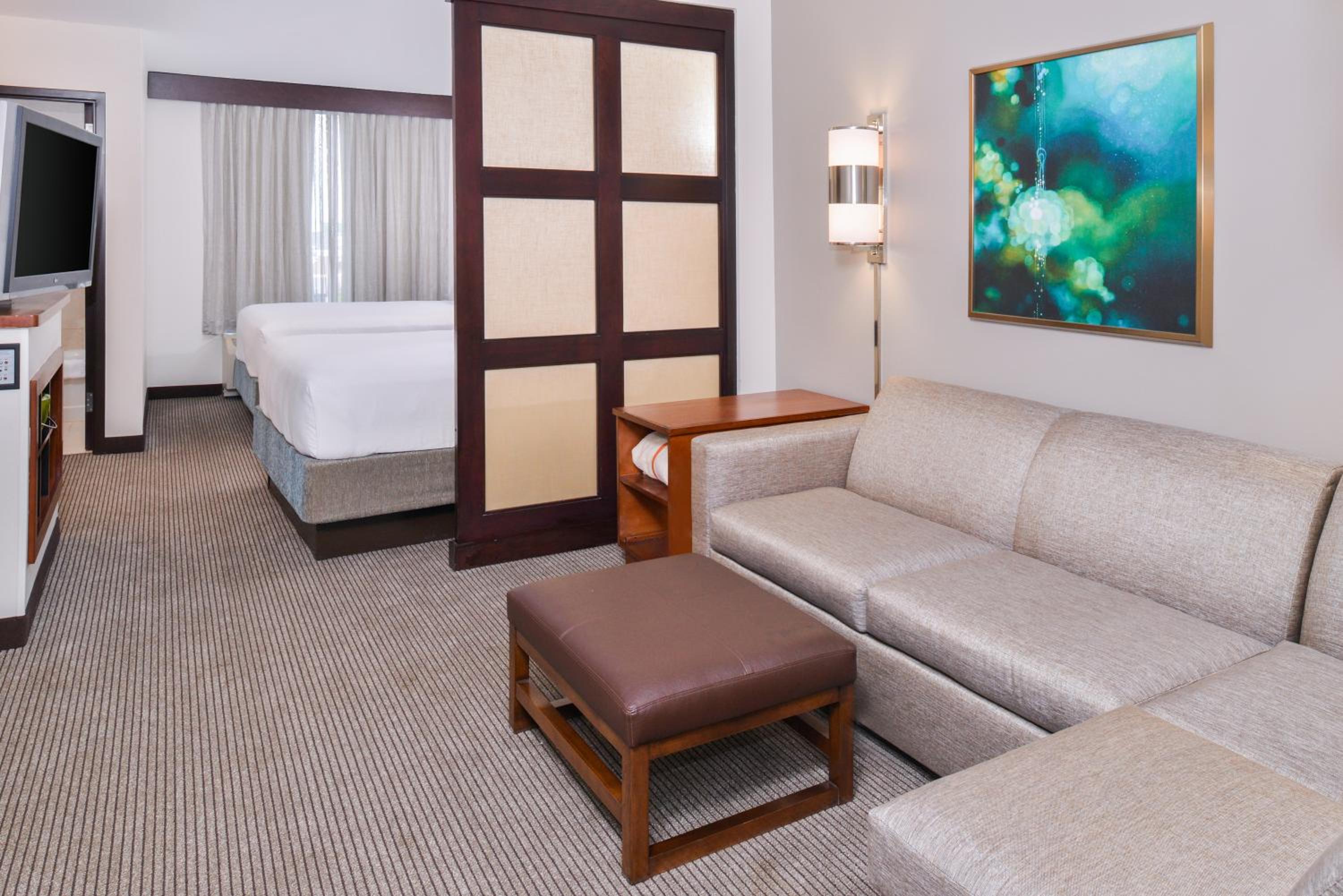 Queen Room with Two Queen Beds, Sofa Bed and Accessible Tub - Photo 6