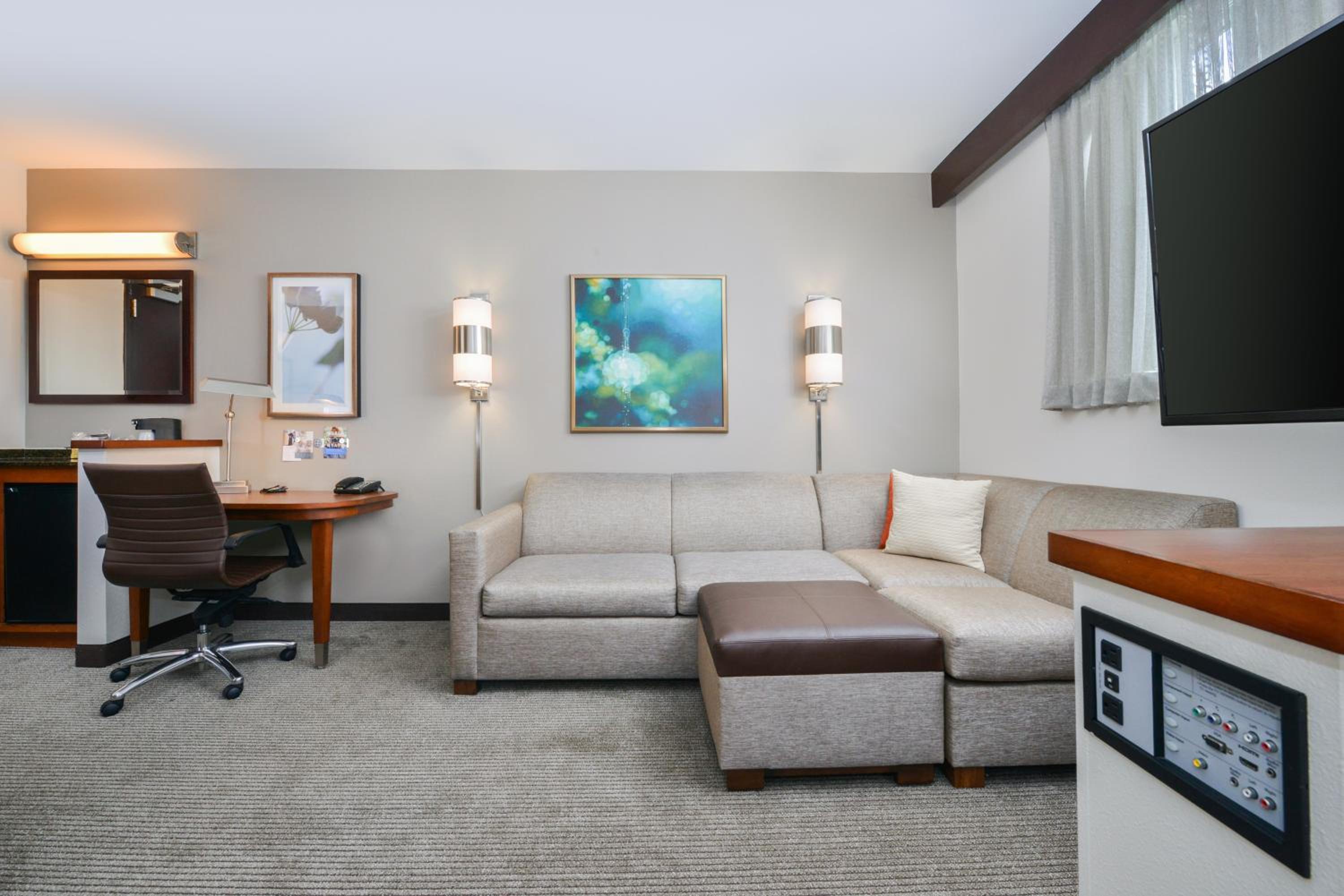 King Room with Sofa Bed - High Floor - Photo 2