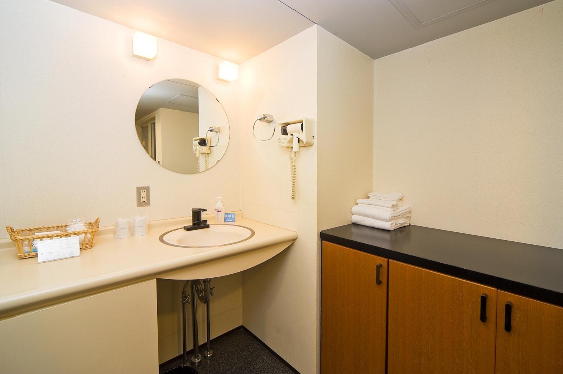 Moderate Twin Room - Smoking — the supplier's photographs — photo 3