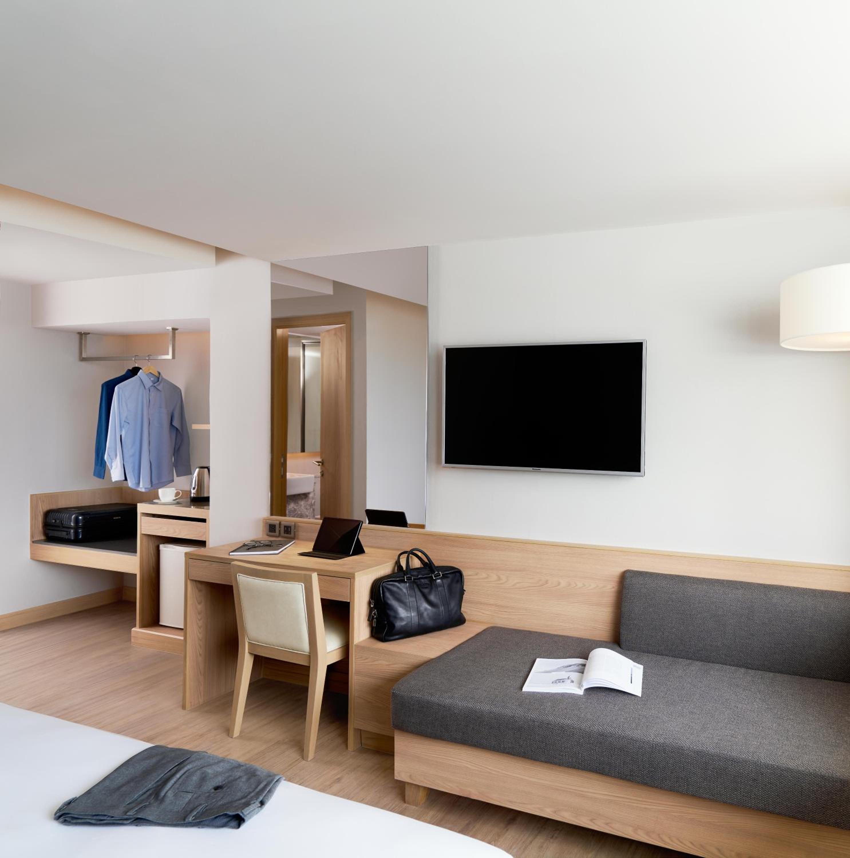 Deluxe King Room photo 3