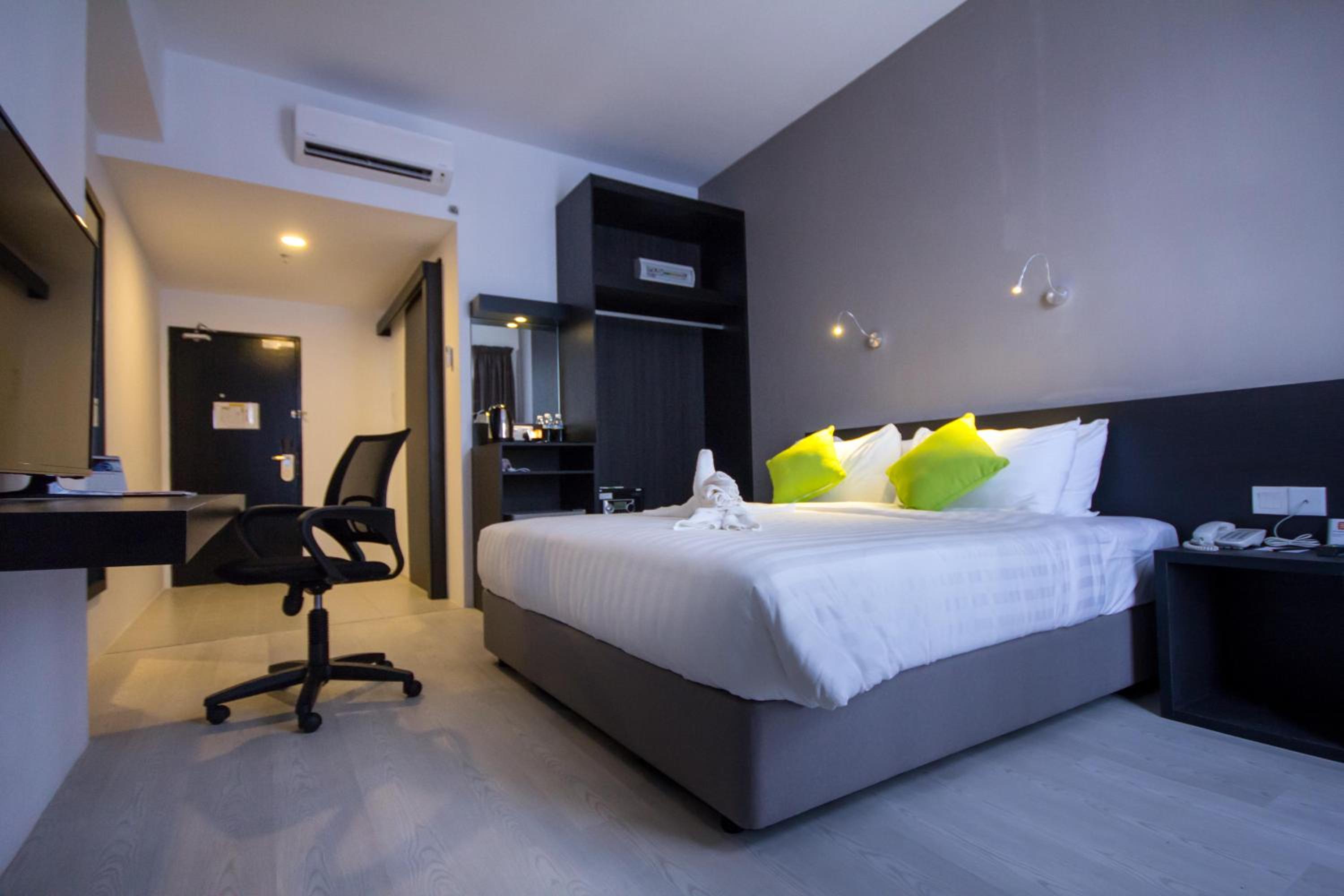Deluxe King Room - Photo 1