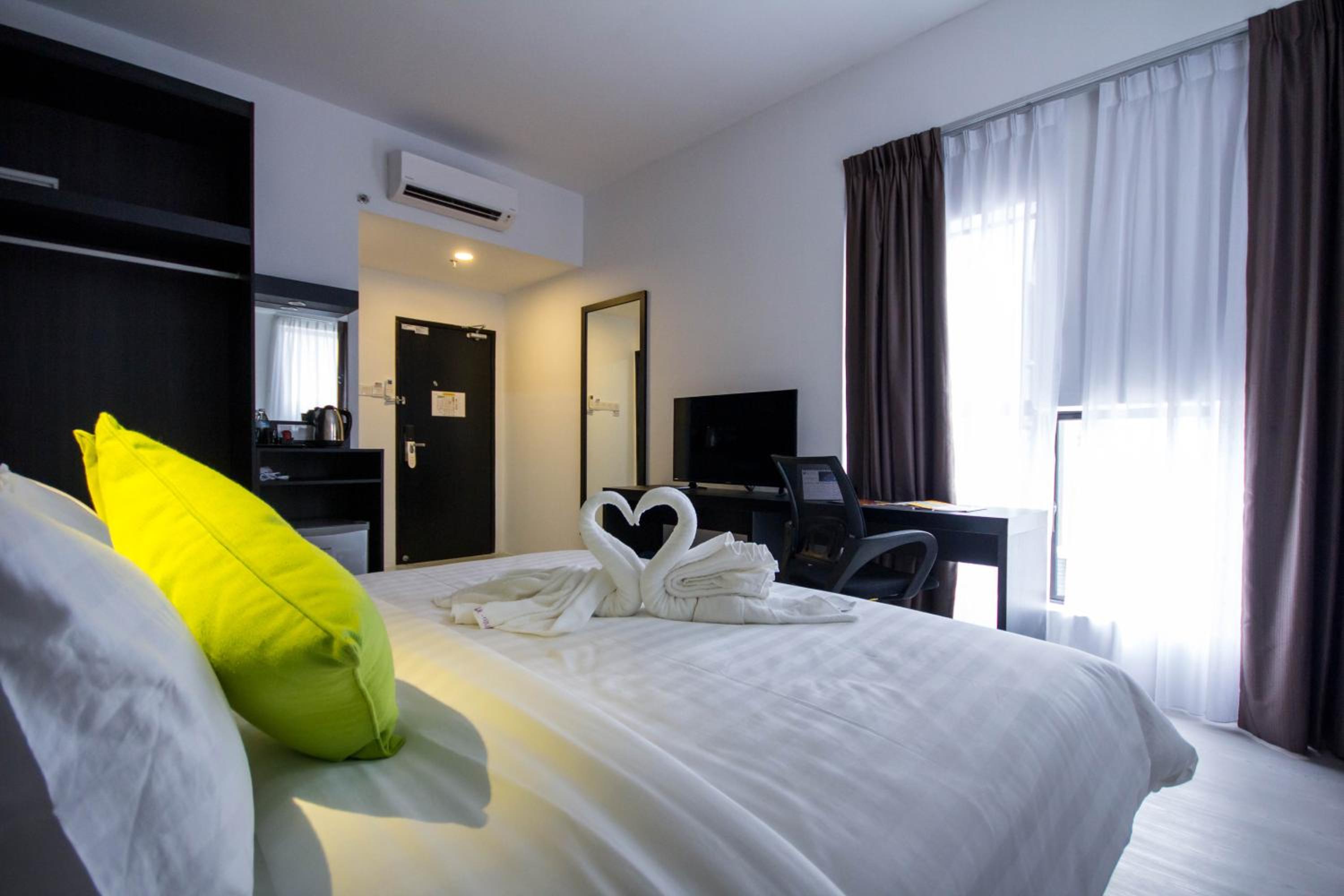 Deluxe King Room - Photo 5