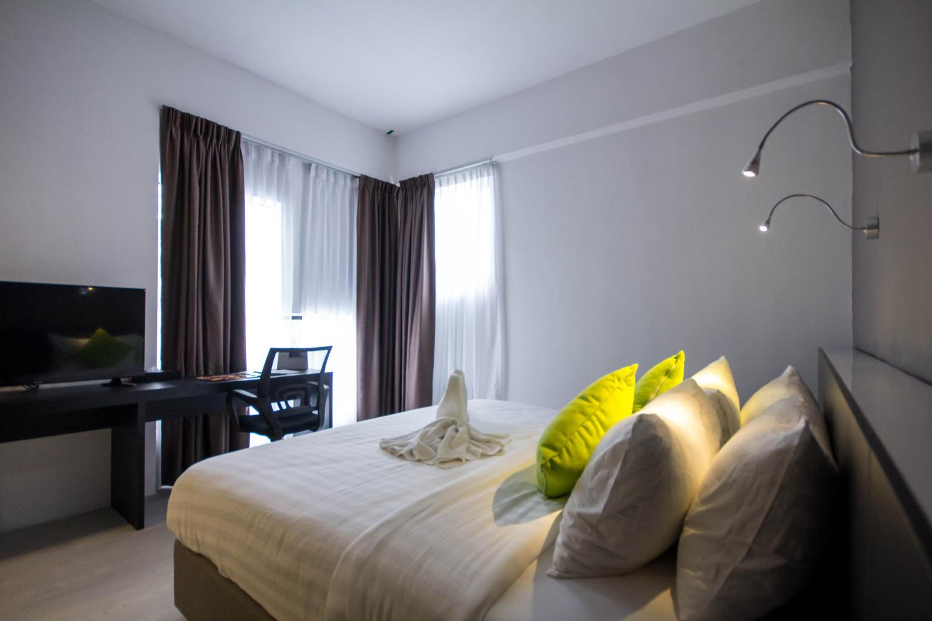 Deluxe King Room - Photo 4
