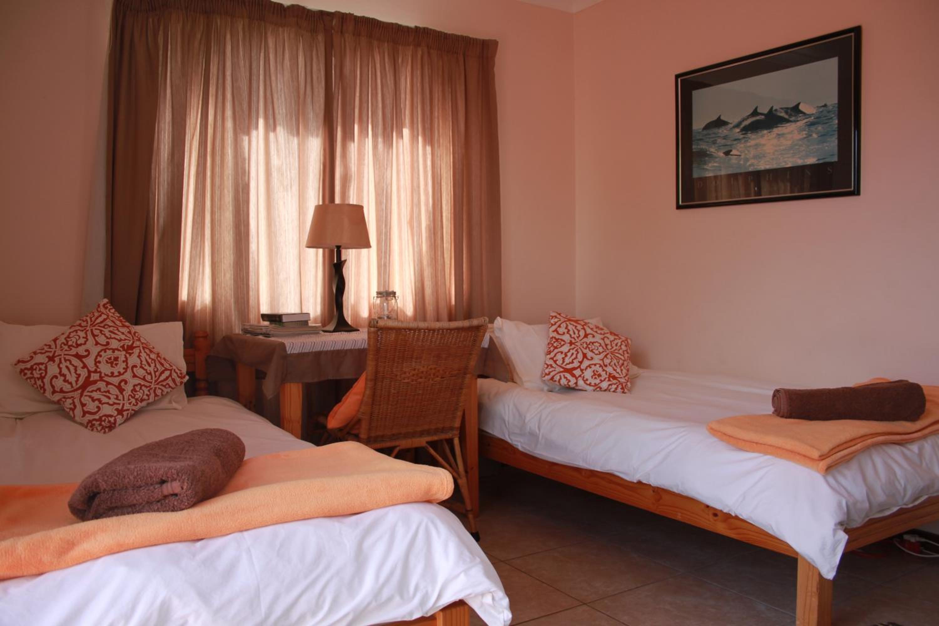 Standard Twin Room - Photo 3
