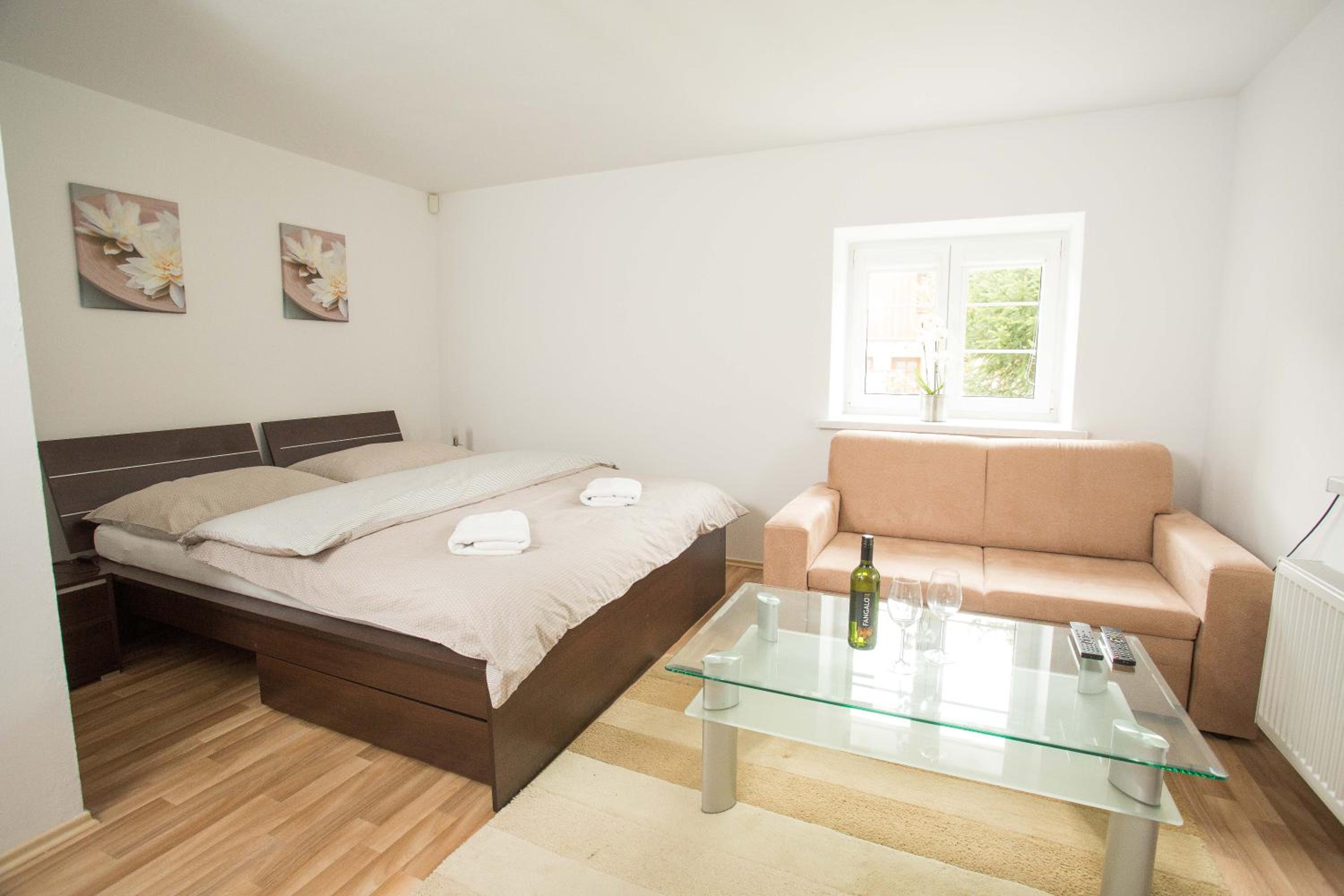One-Bedroom Apartment photo 1
