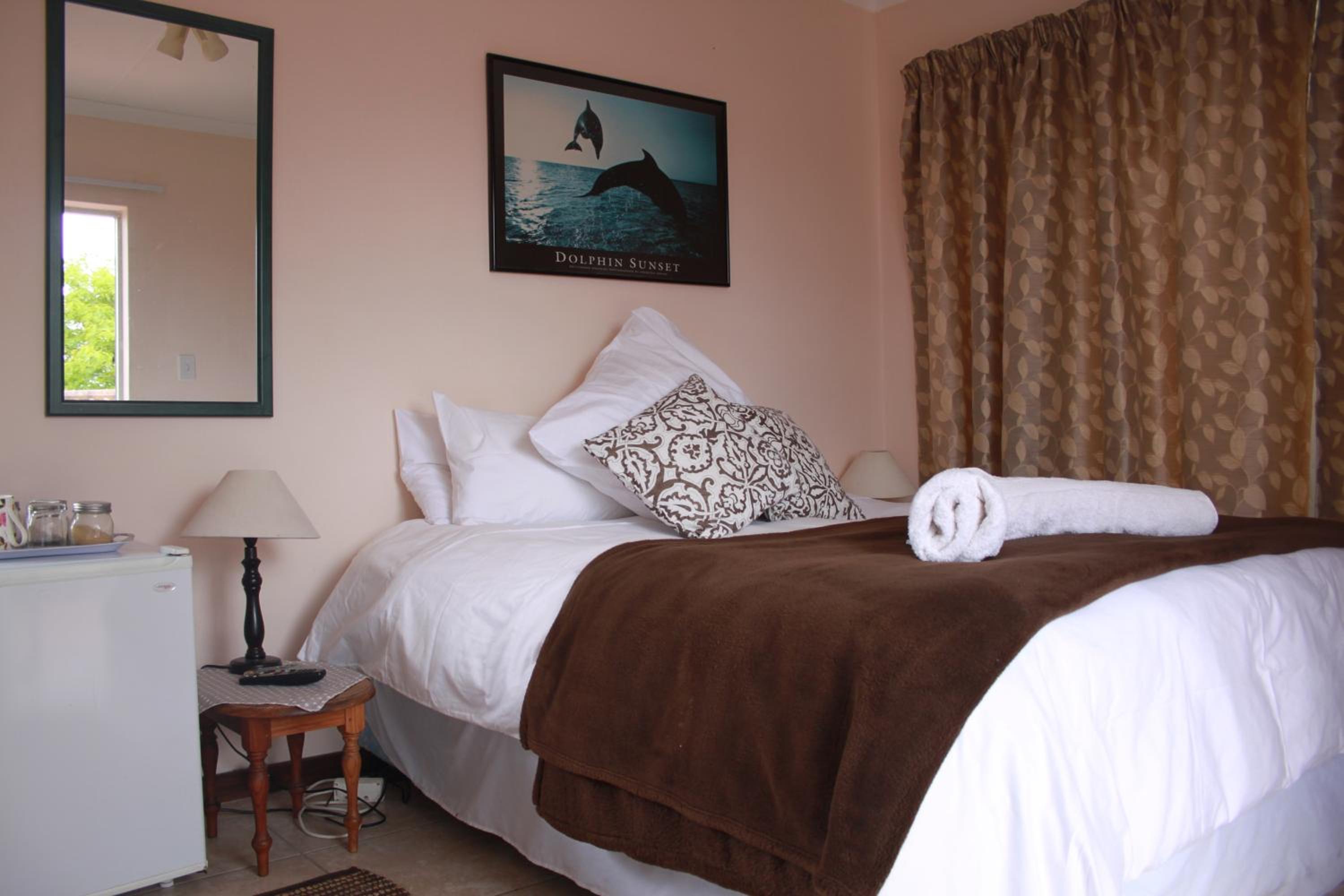 Standard Queen Room - Photo 9
