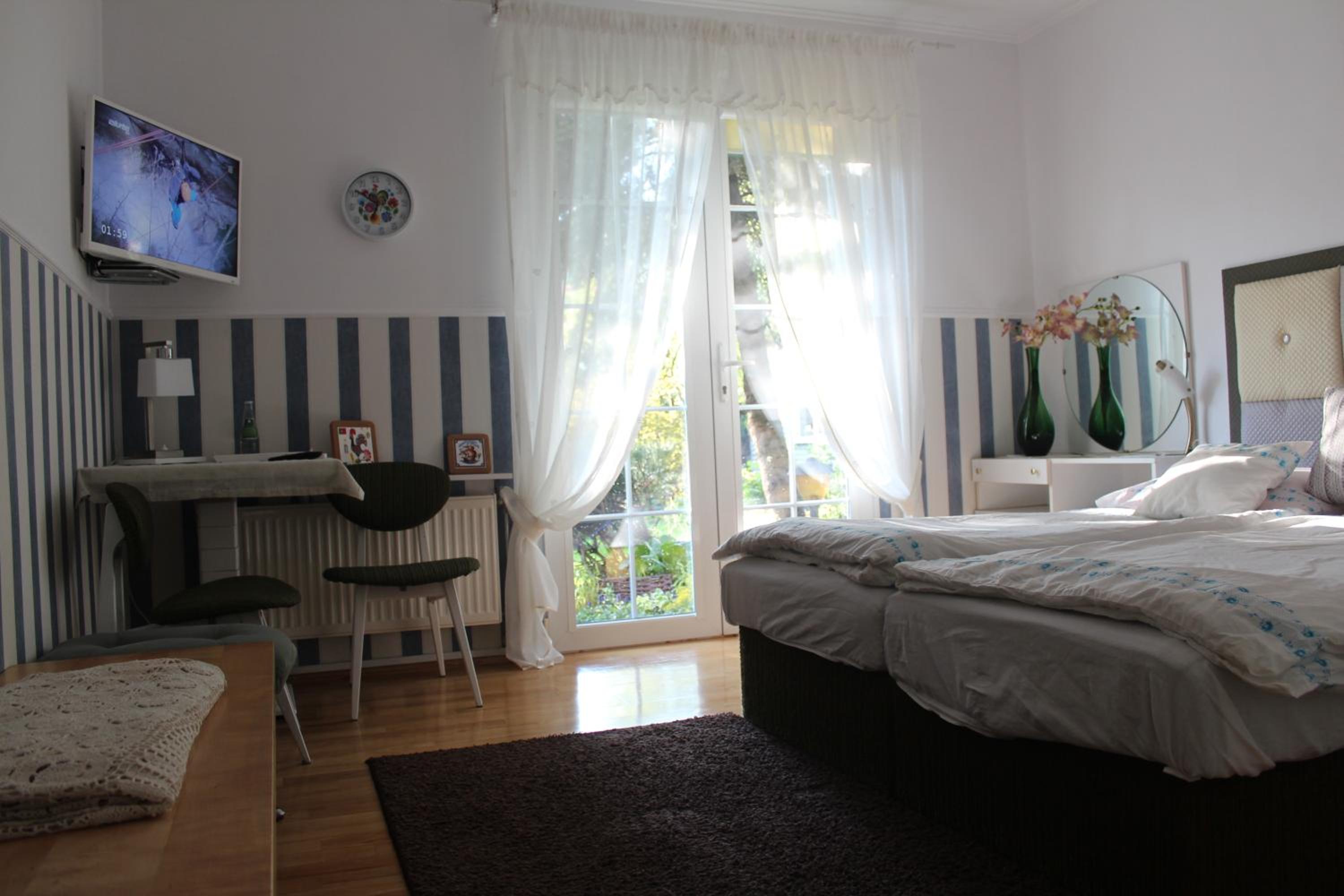 Deluxe Double Room with Shower - Photo 1