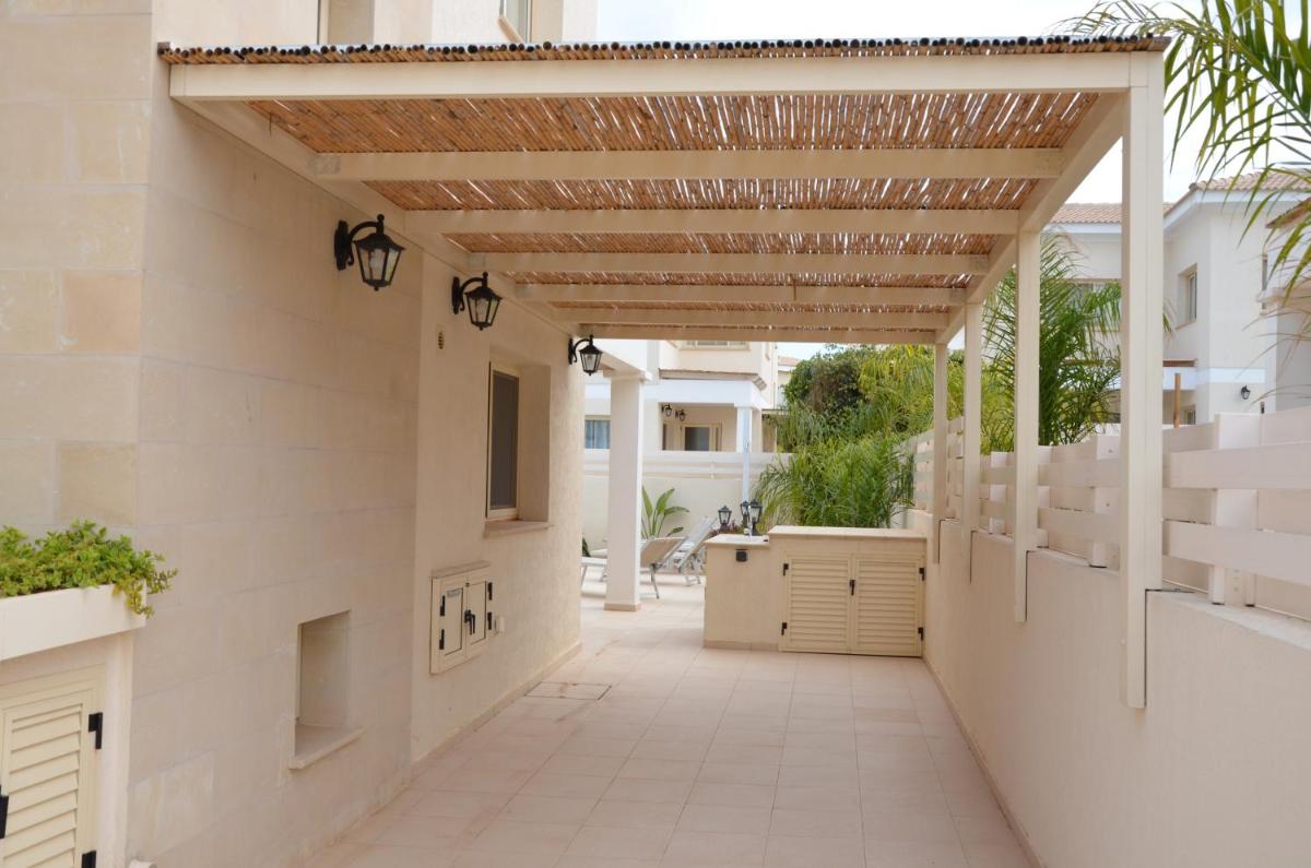Villa with Private Pool photo 2