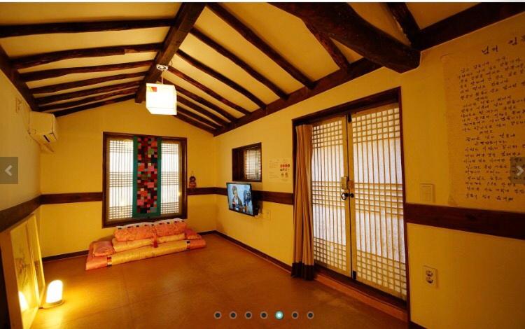 Standard Family Room - Photo 5