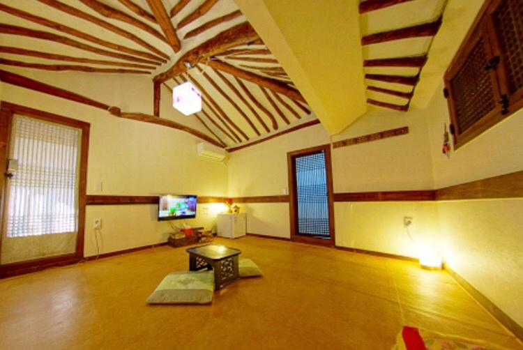 Deluxe Family Suite - Photo 5