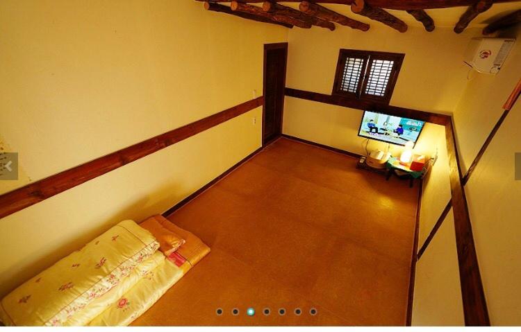 Family Room with Private Bathroom - Photo 5