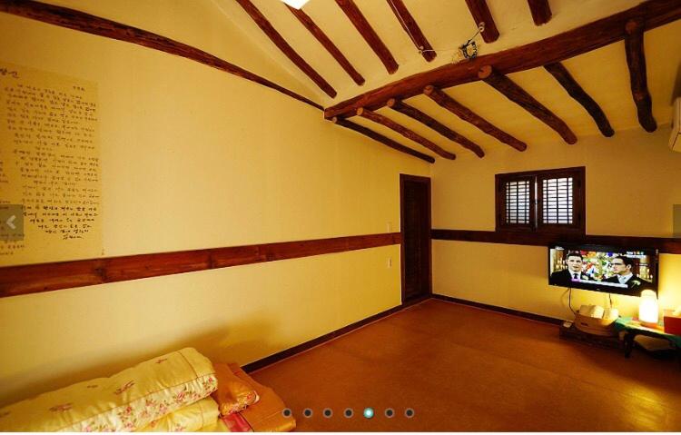 Family Room with Private Bathroom - Photo 7