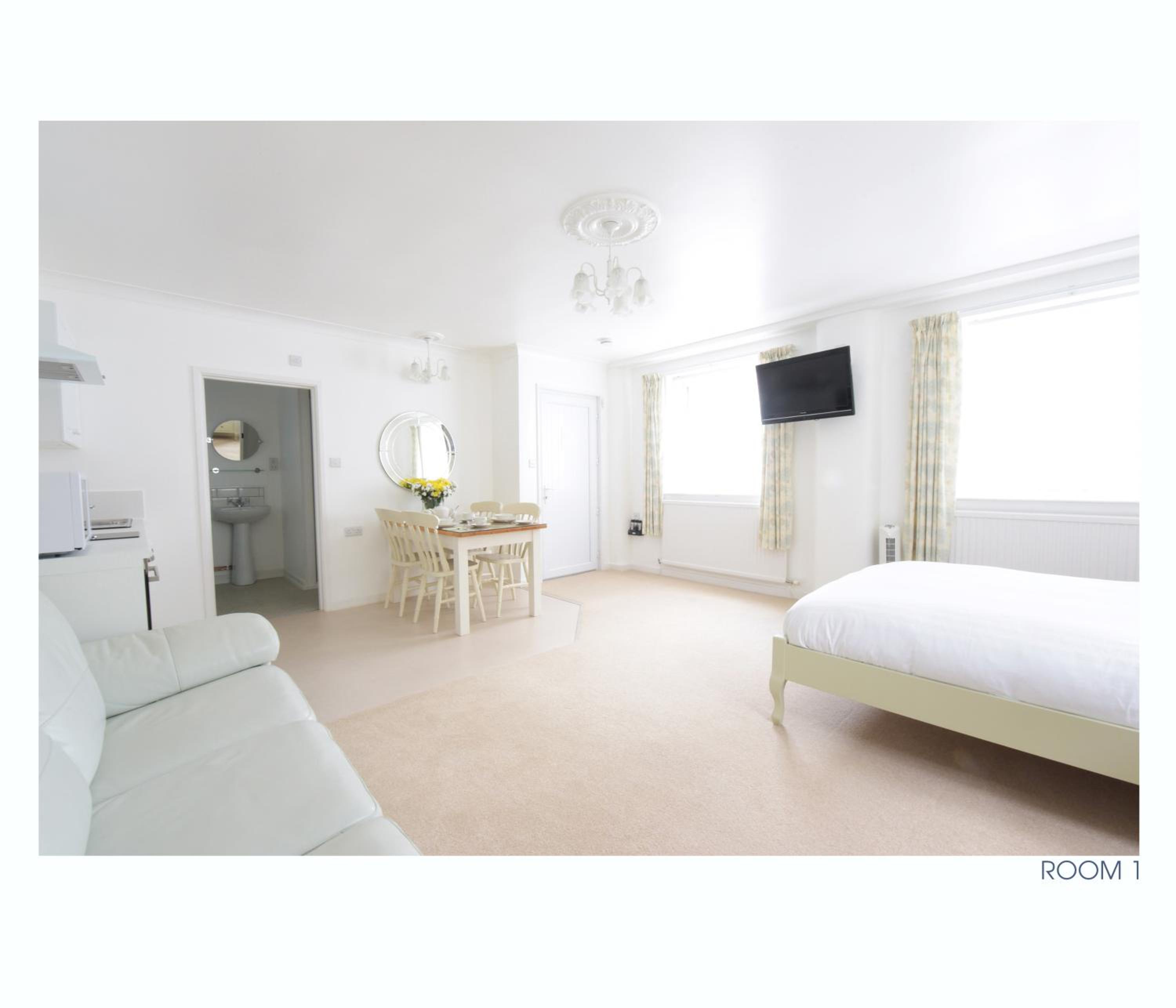 Ground Floor Studio Apartment - Photo 1