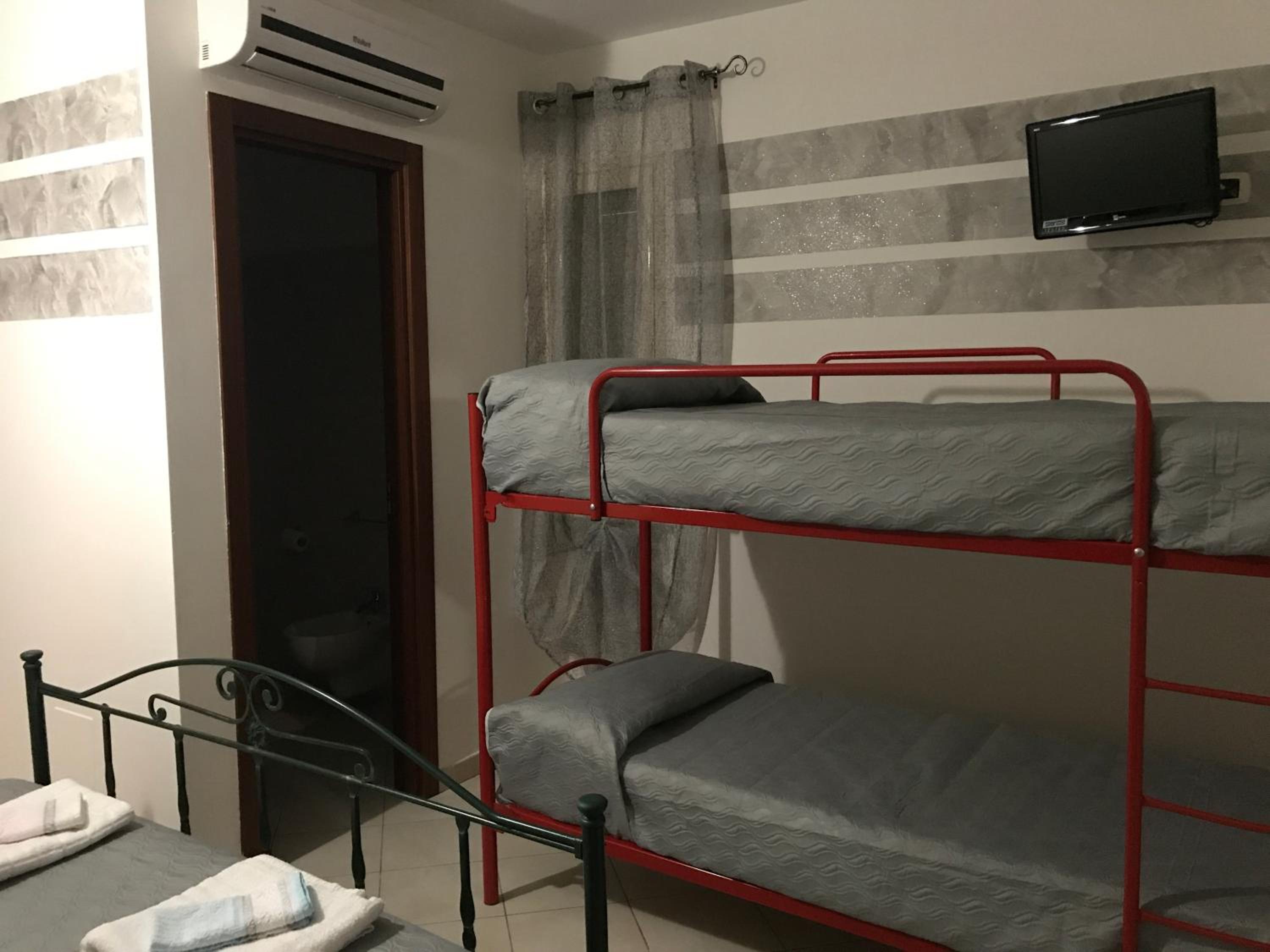 Double or Twin Room photo 3