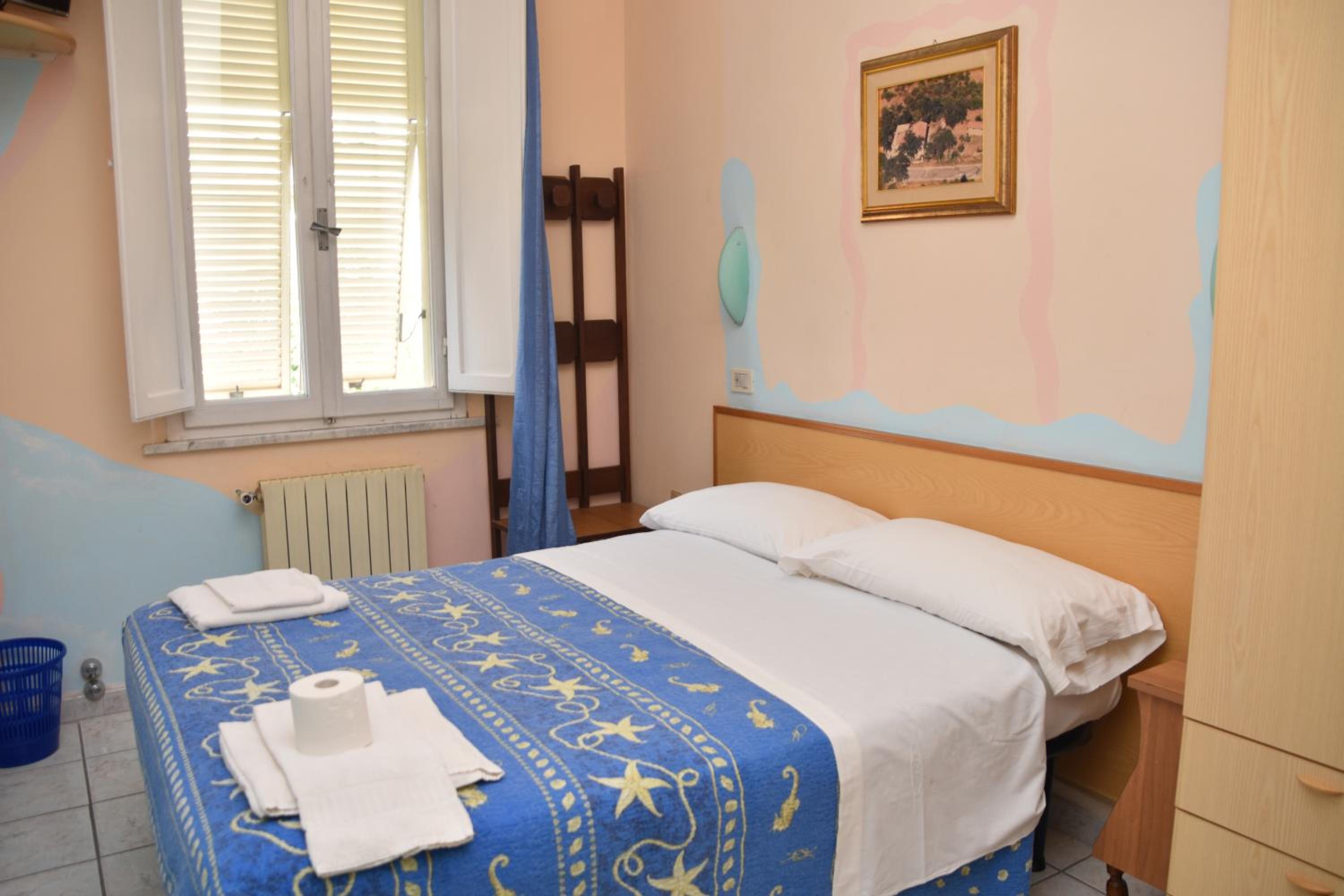 Small Double Room photo 1