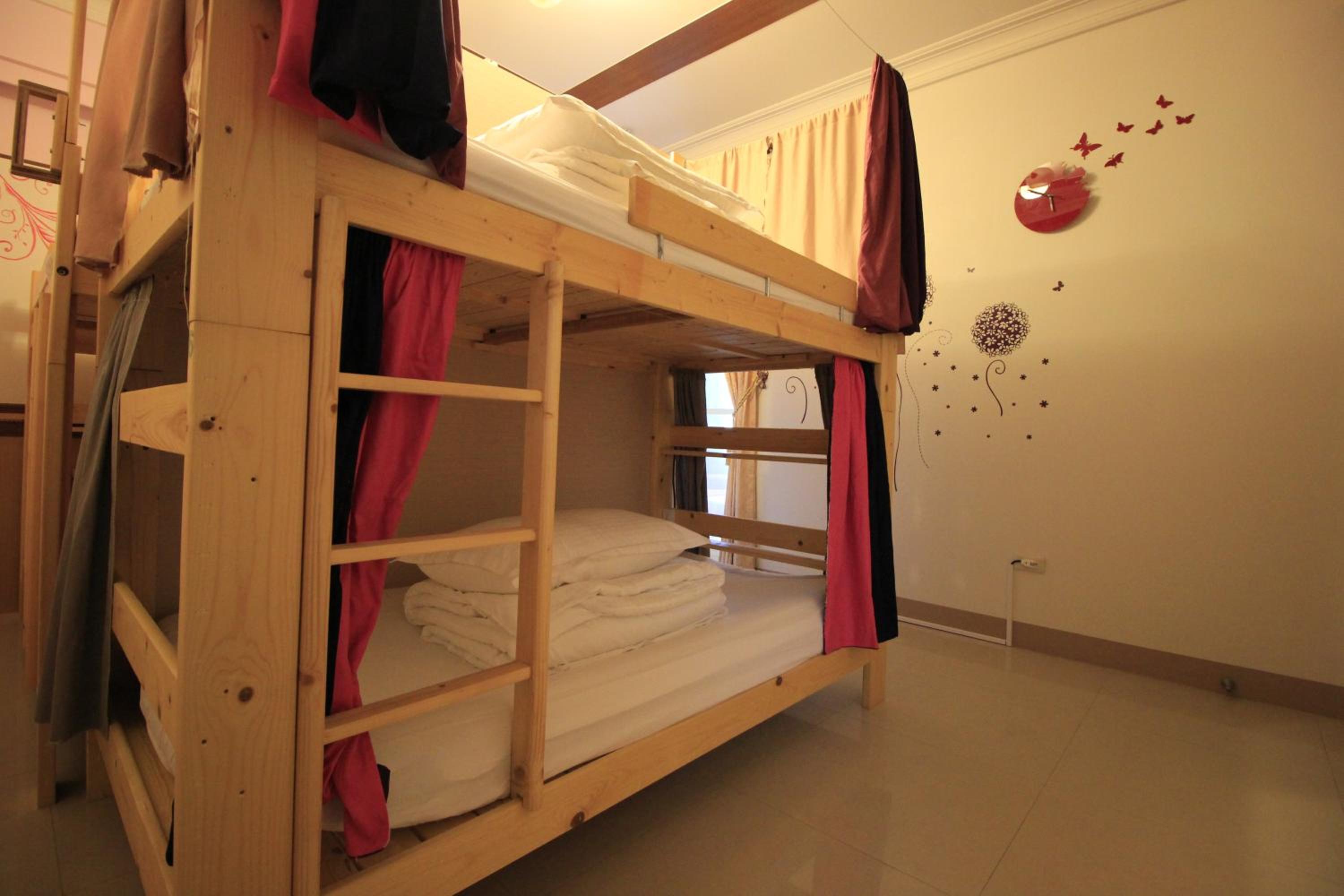 Bunk Bed in Mixed Dormitory Room