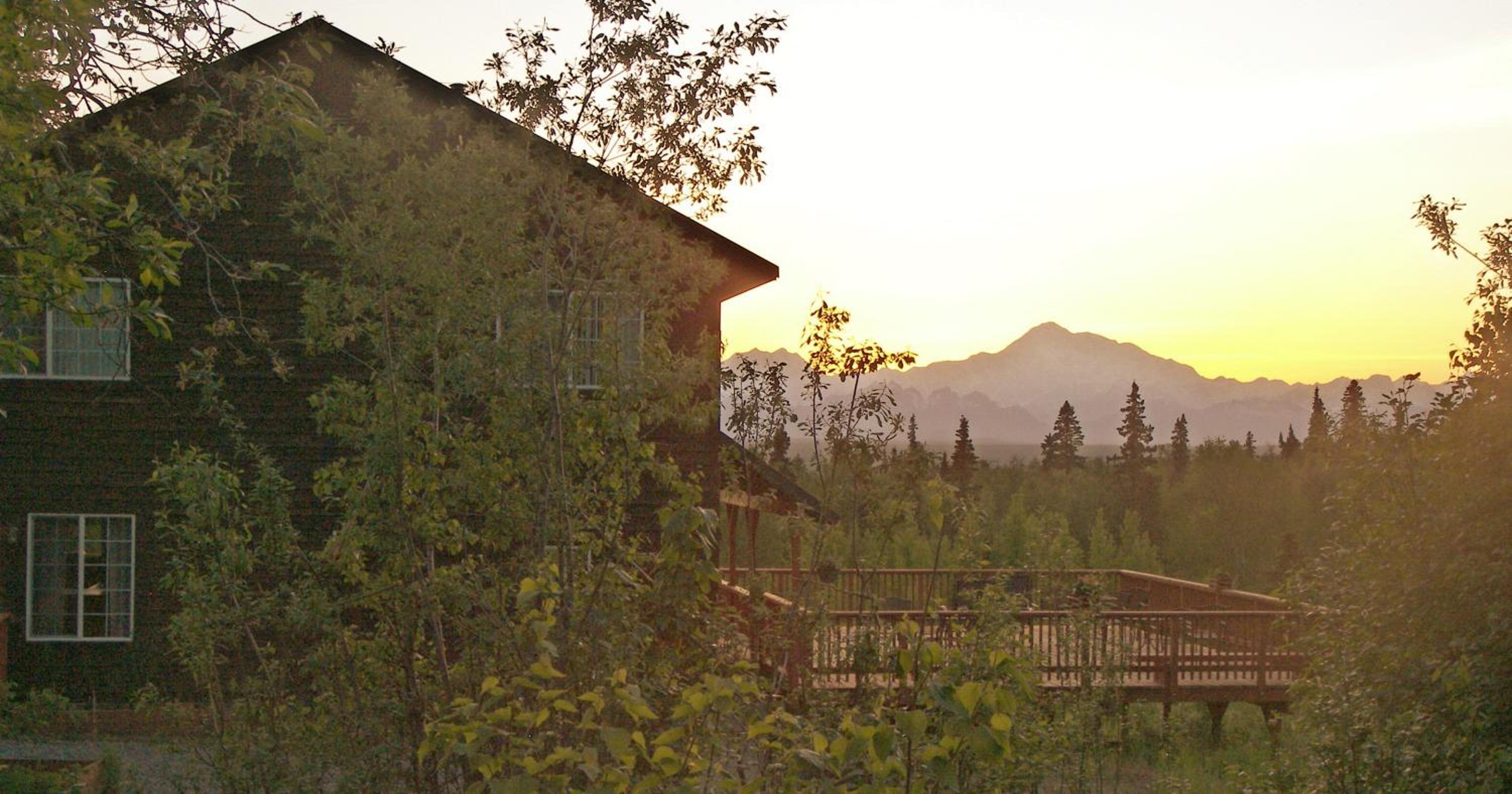 Family Room with Mountain View photo 3