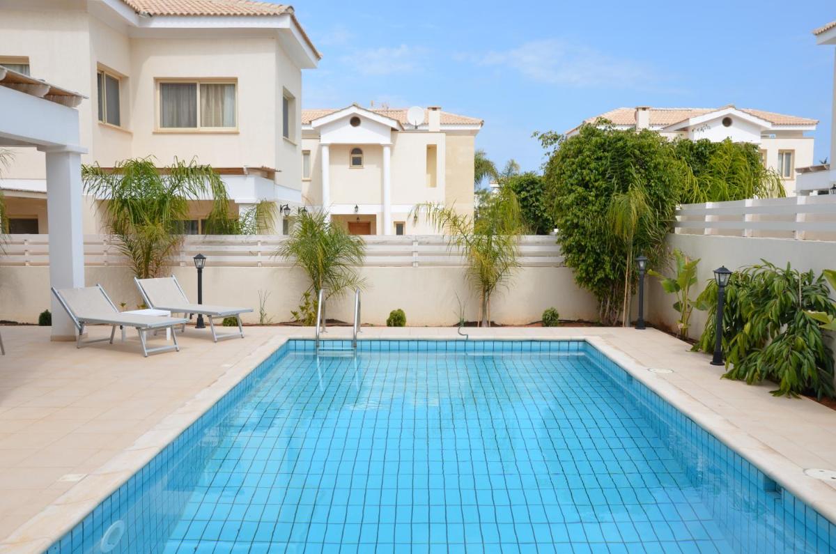 Villa with Private Pool photo 3