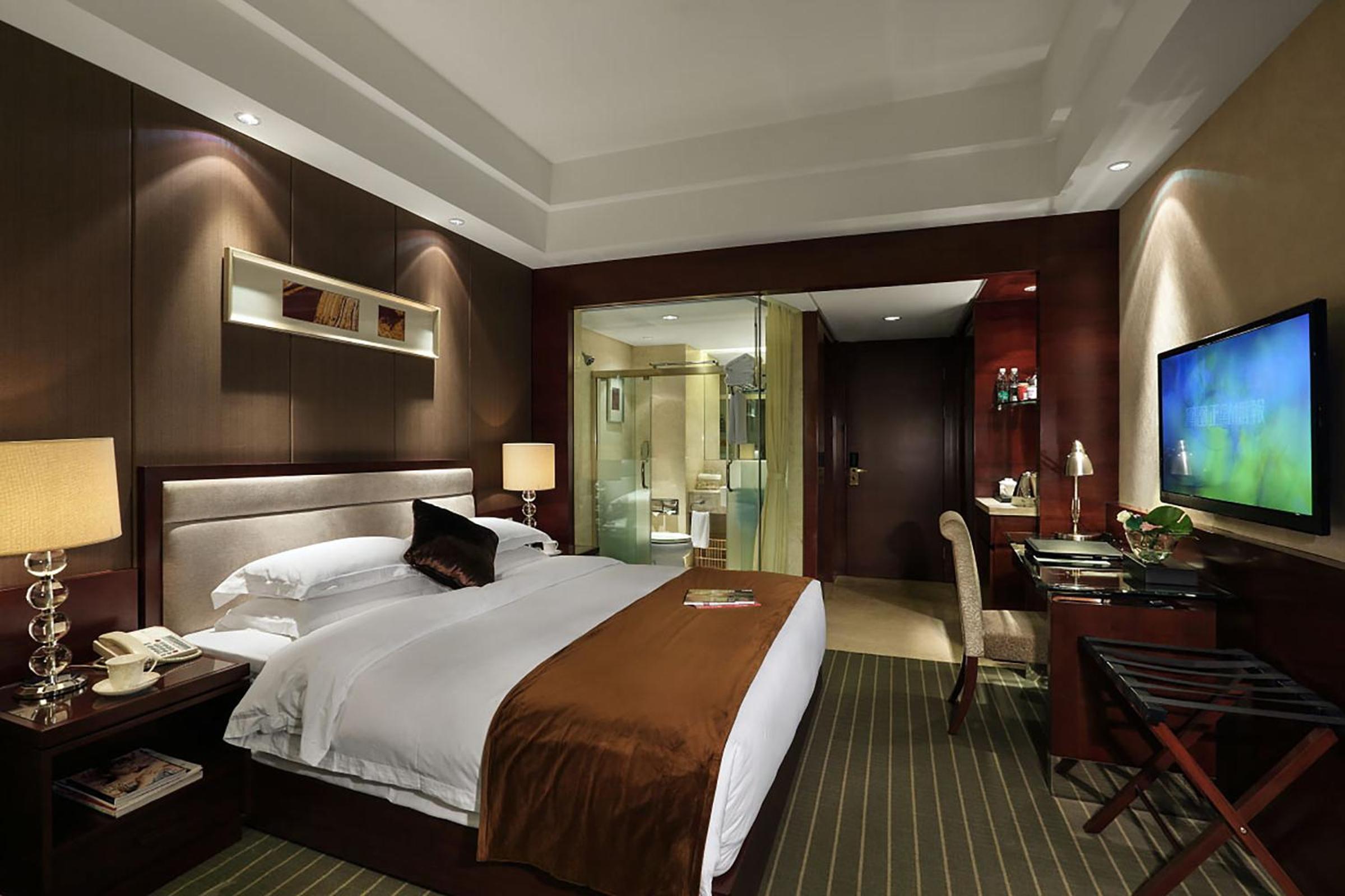 Business Queen Room