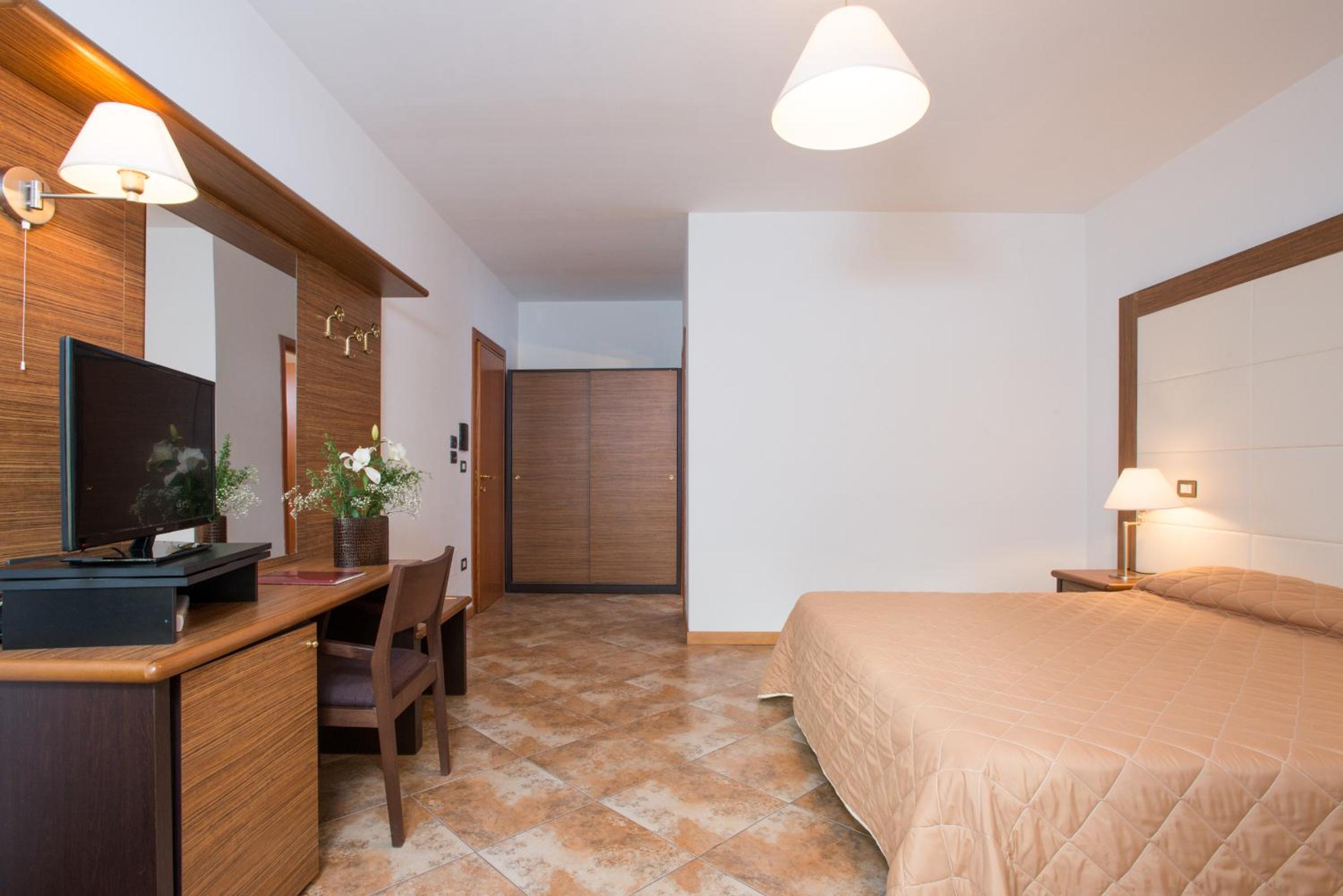 Triple Room - Photo 6