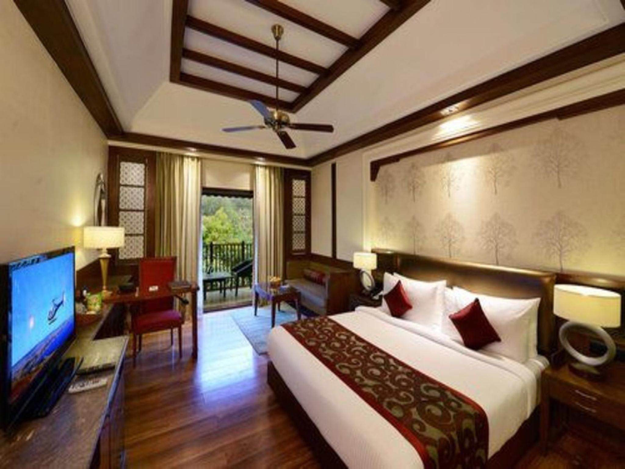 Luxury Cottage with Balcony: 10% discount on Food & Beverages (excluding In-Room Dining and Liquor), 10% discount on Spa Services, Laundry Services, Complimentary Happy Hour Offer – Buy 1 Get 1 Free, available daily from 11:00 AM to 7:00 PM. - Photo 4