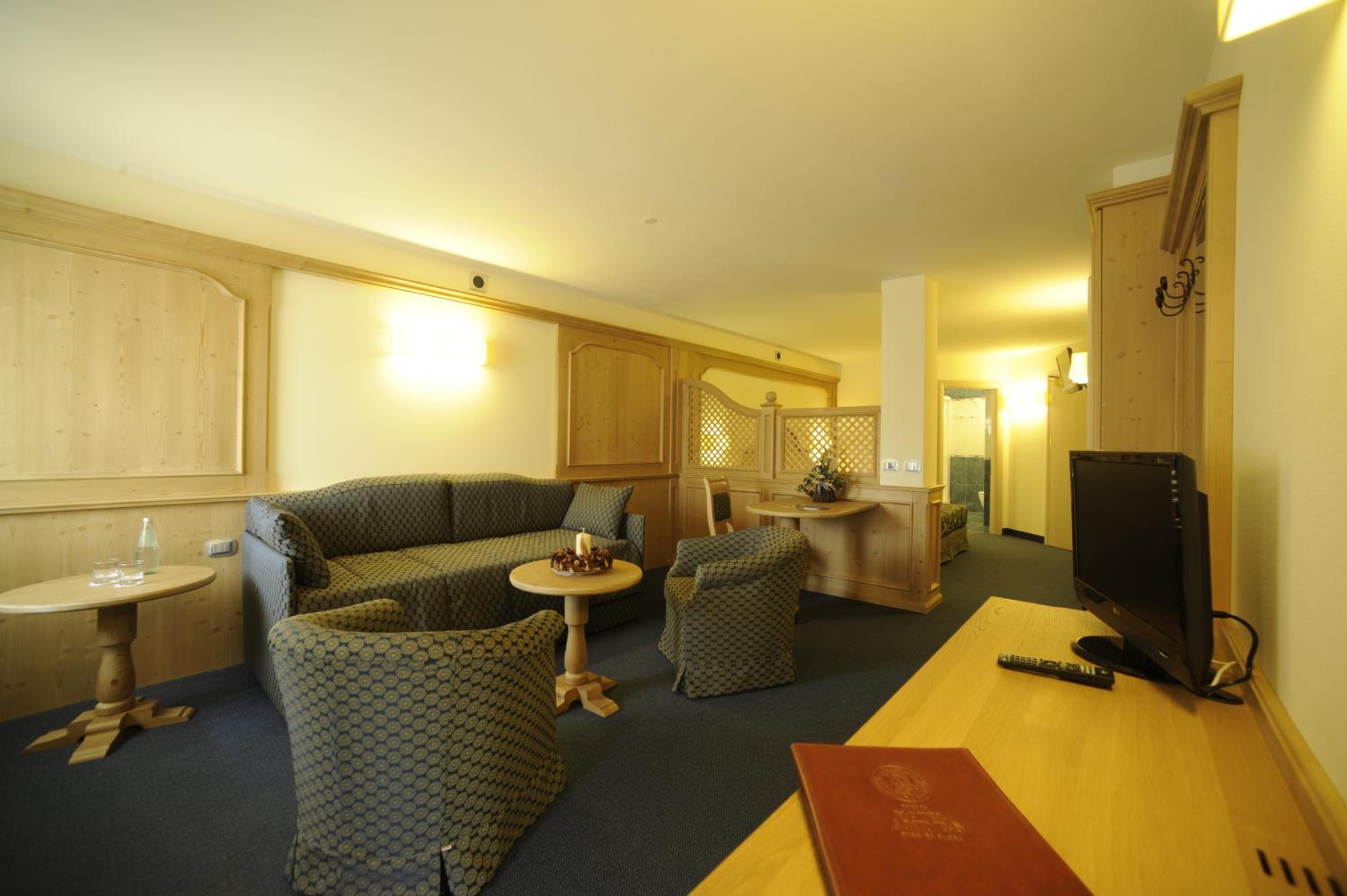 Junior Suite with Balcony photo 1