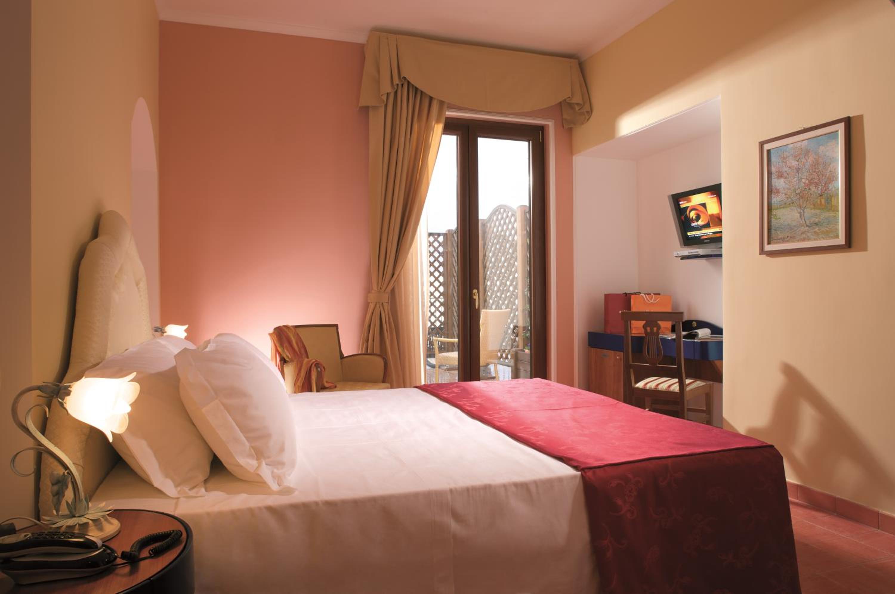 Superior Double Room with Sea View - Photo 4