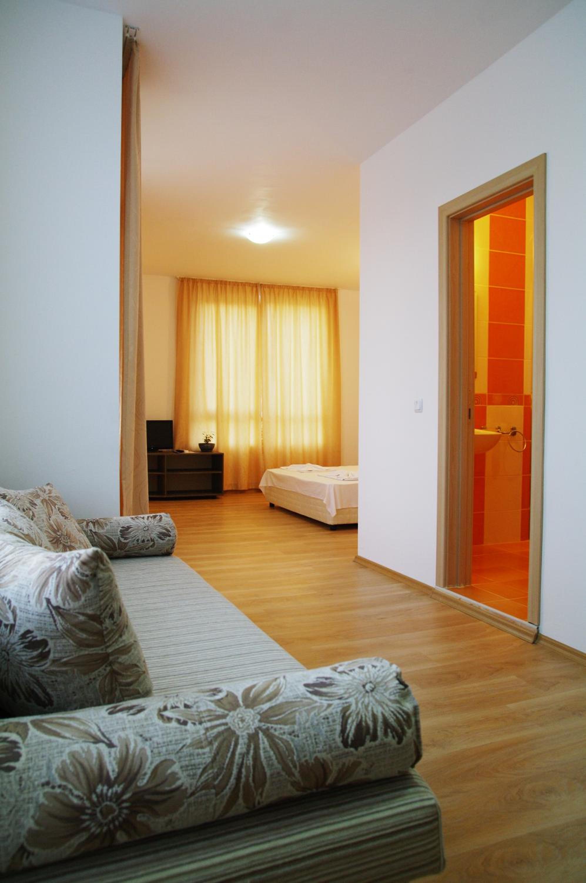 Studio with Balcony (4 Adults) photo 3