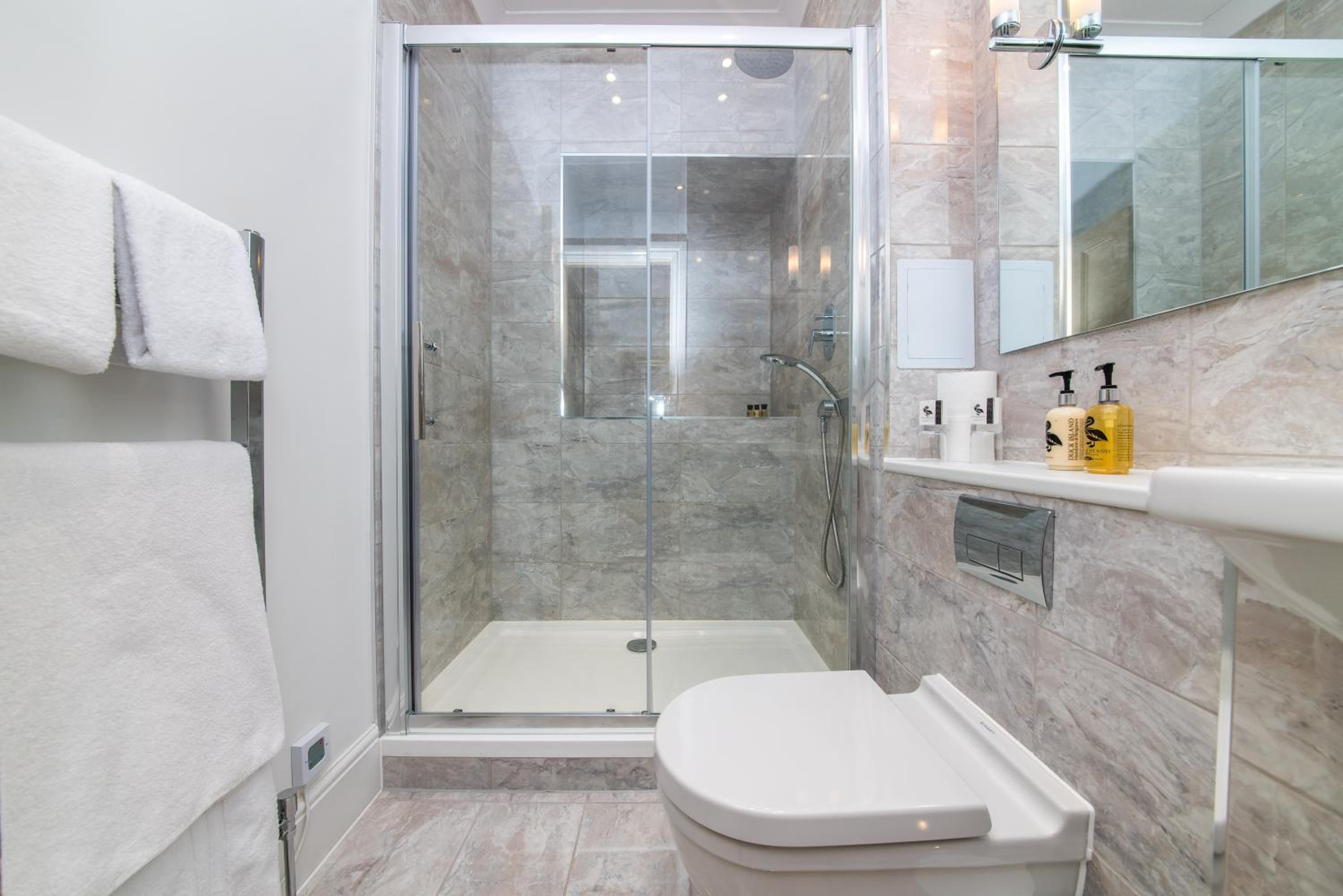 Standard Double Room - Photo 7