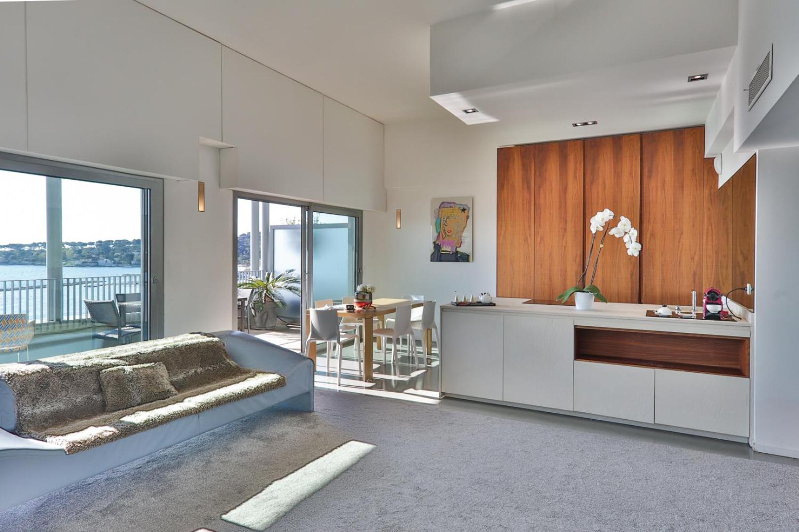 Royal Apartment with Hot Tub - Photo 8