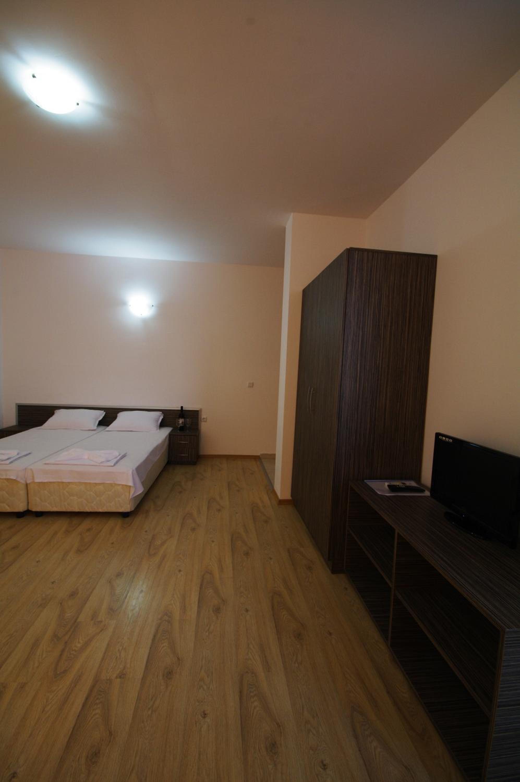 Studio with Balcony (3 Adults) photo 3