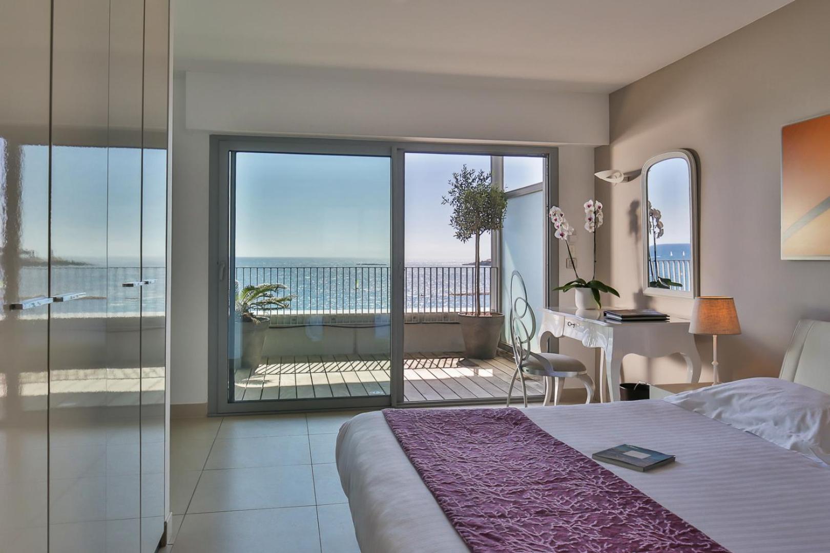 Royal Apartment with Hot Tub - Photo 1