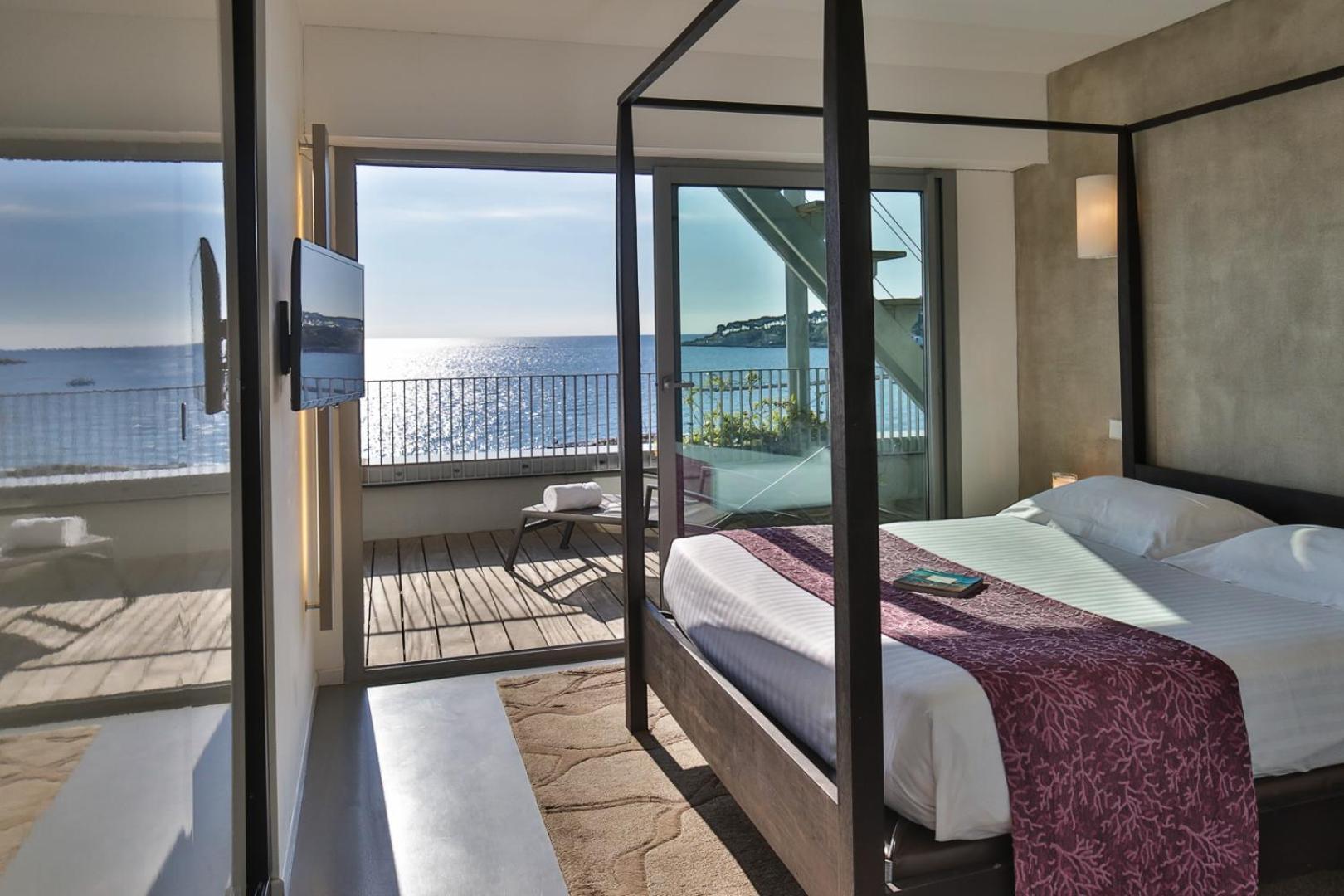 Royal Apartment with Hot Tub - Photo 5