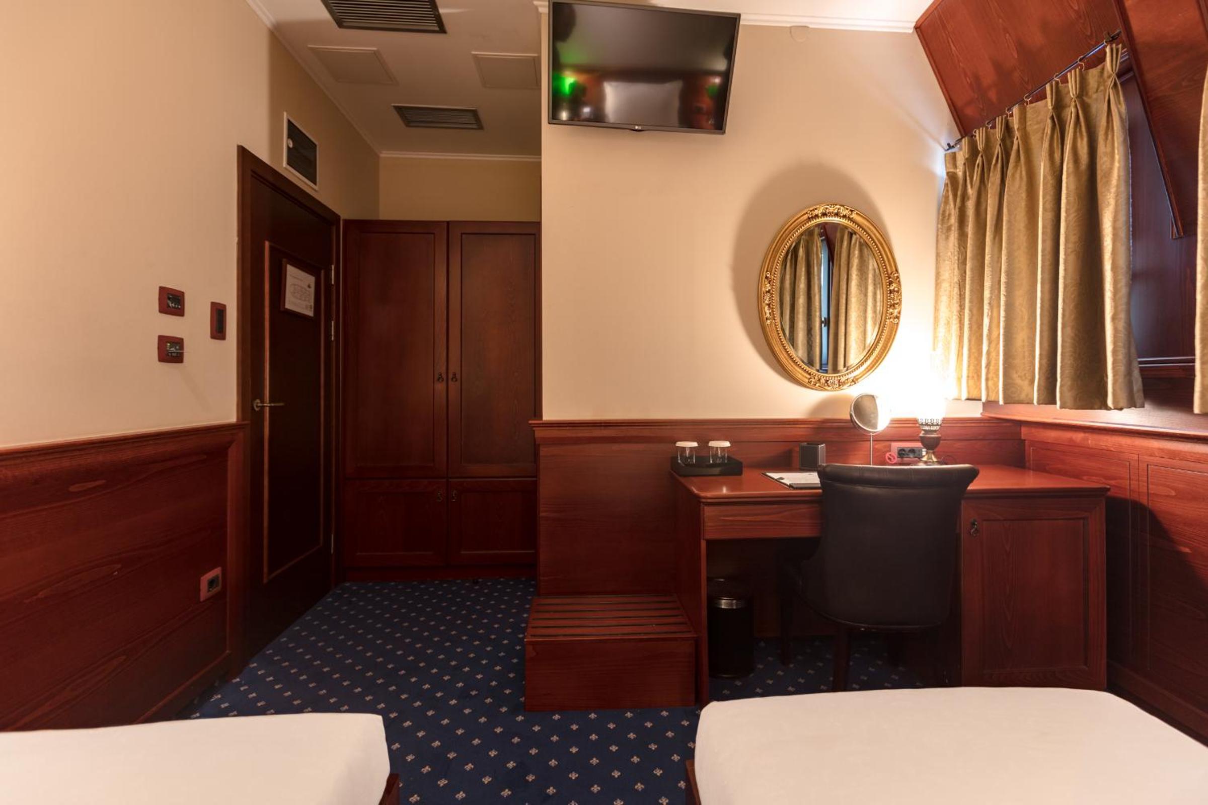 Double or Twin Room with River View photo 1