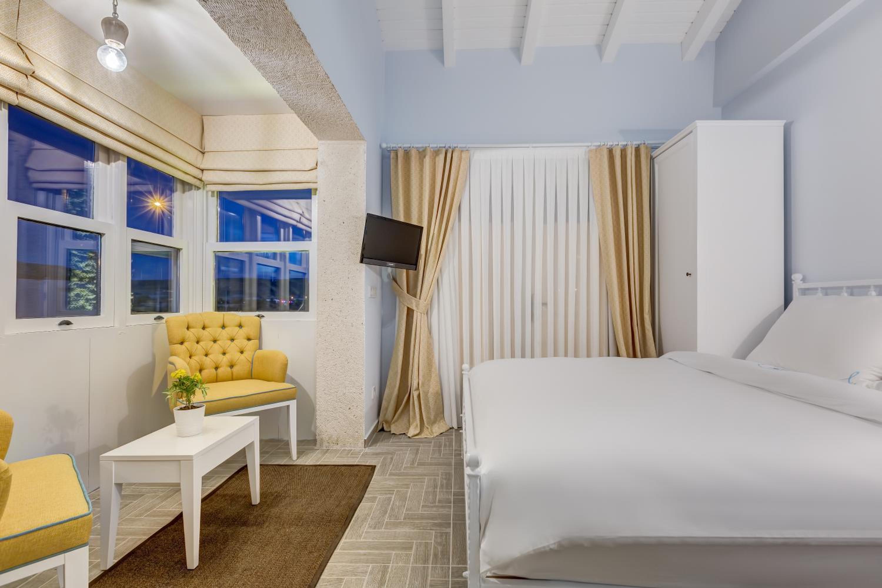 Deluxe Double Room photo 2